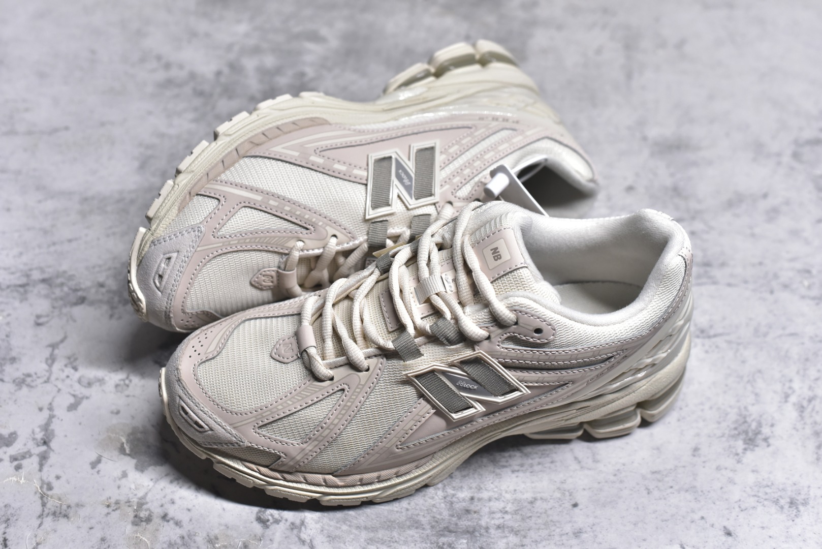 图片[7]-#New Balance 1906系列复古老爹风休闲运动慢跑鞋 U1906RLI #采用轻质牛剖革拼接透气网眼衬垫织物鞋面材质 T-Beam大底提供足步弓支撑，保持步态稳定 后跟搭载外露缓震胶尺码：36 37 37.5 38 38.5 39 40 40.5 41 42 42.5 43 44 44.5 45 46.5-选品中心