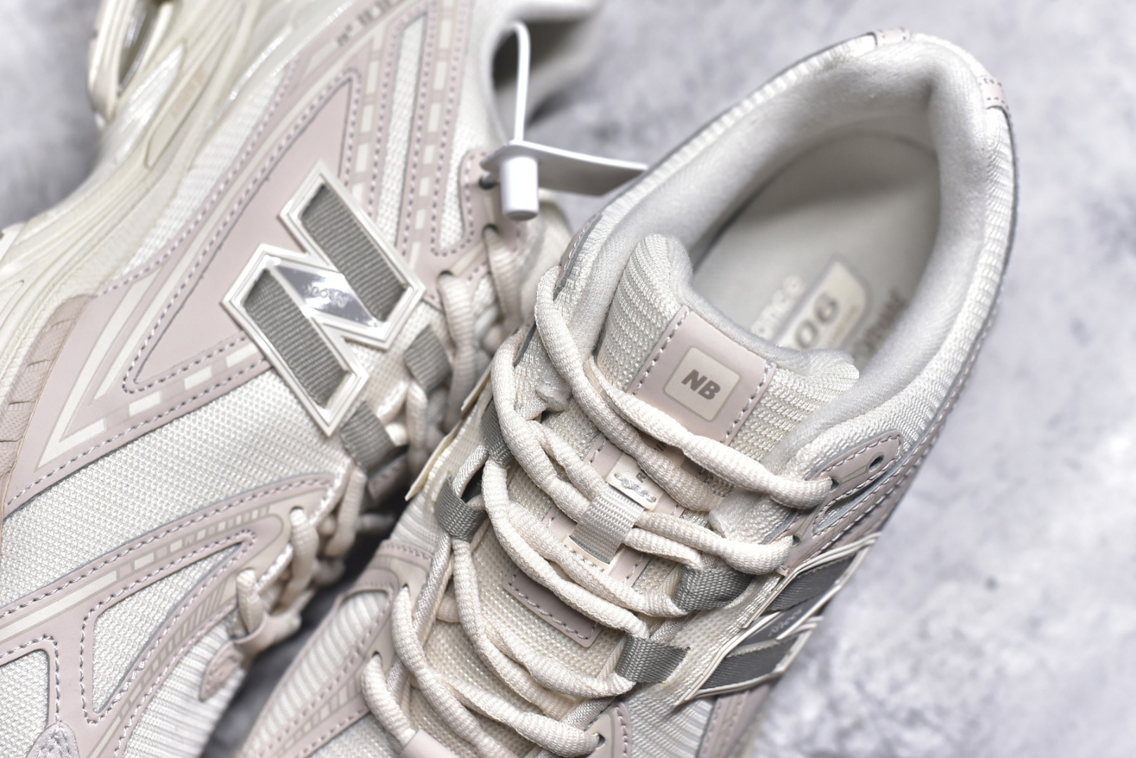 图片[9]-#New Balance 1906系列复古老爹风休闲运动慢跑鞋 U1906RLI #采用轻质牛剖革拼接透气网眼衬垫织物鞋面材质 T-Beam大底提供足步弓支撑，保持步态稳定 后跟搭载外露缓震胶尺码：36 37 37.5 38 38.5 39 40 40.5 41 42 42.5 43 44 44.5 45 46.5-选品中心