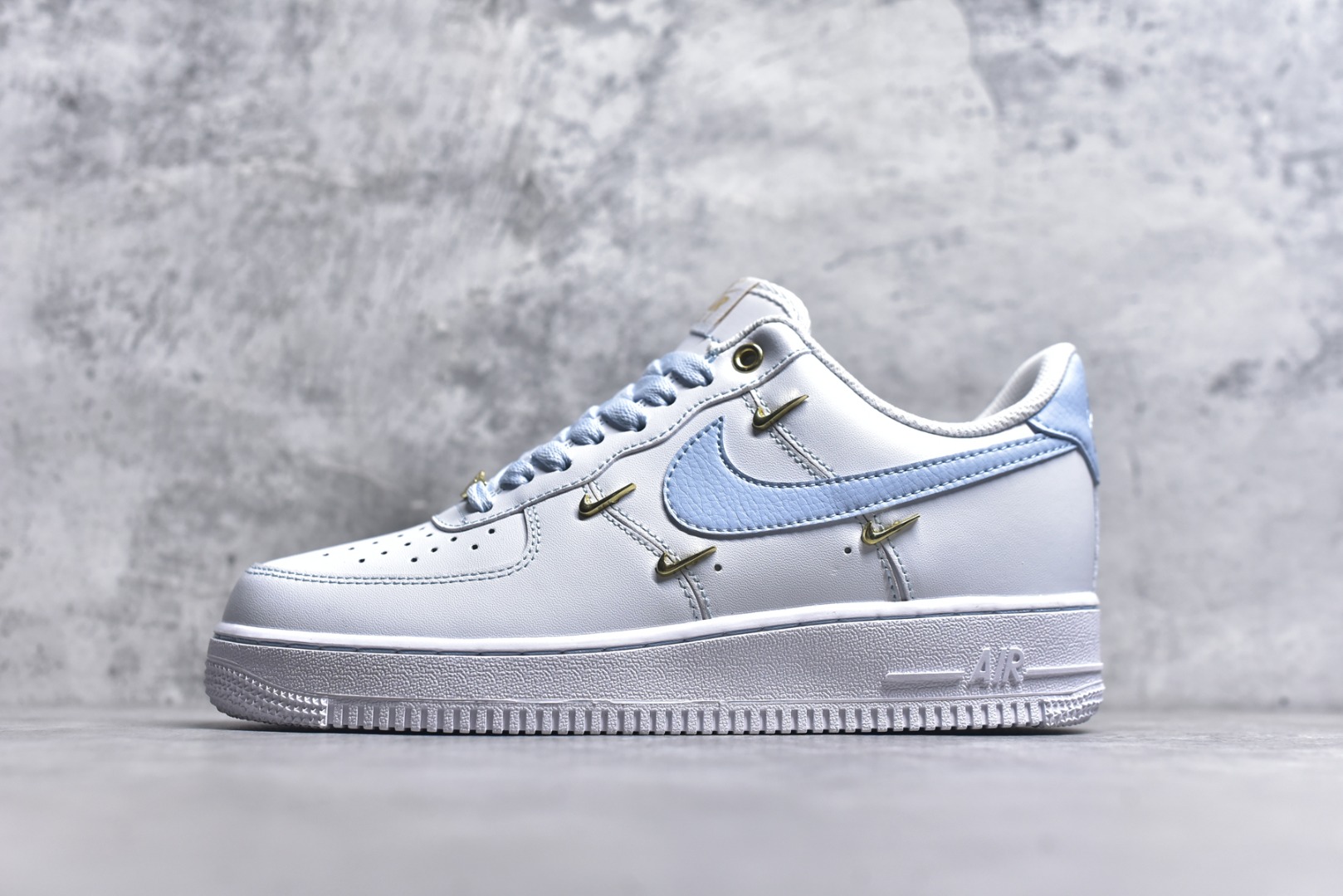 #Nike Air Force 1\’07 Low 官方爆款定制 二次元主题 四勾天蓝 空军一号低帮休闲板鞋 ZH0316-084 #定制皮料 定制鞋盒 原楦原纸板 纯正空军版型 内置全掌气垫 尺码：36 36.5 37.5 38 38.5 39 40 40.5 41 42 42.5 43 44 44.5 45 9.D4-选品中心