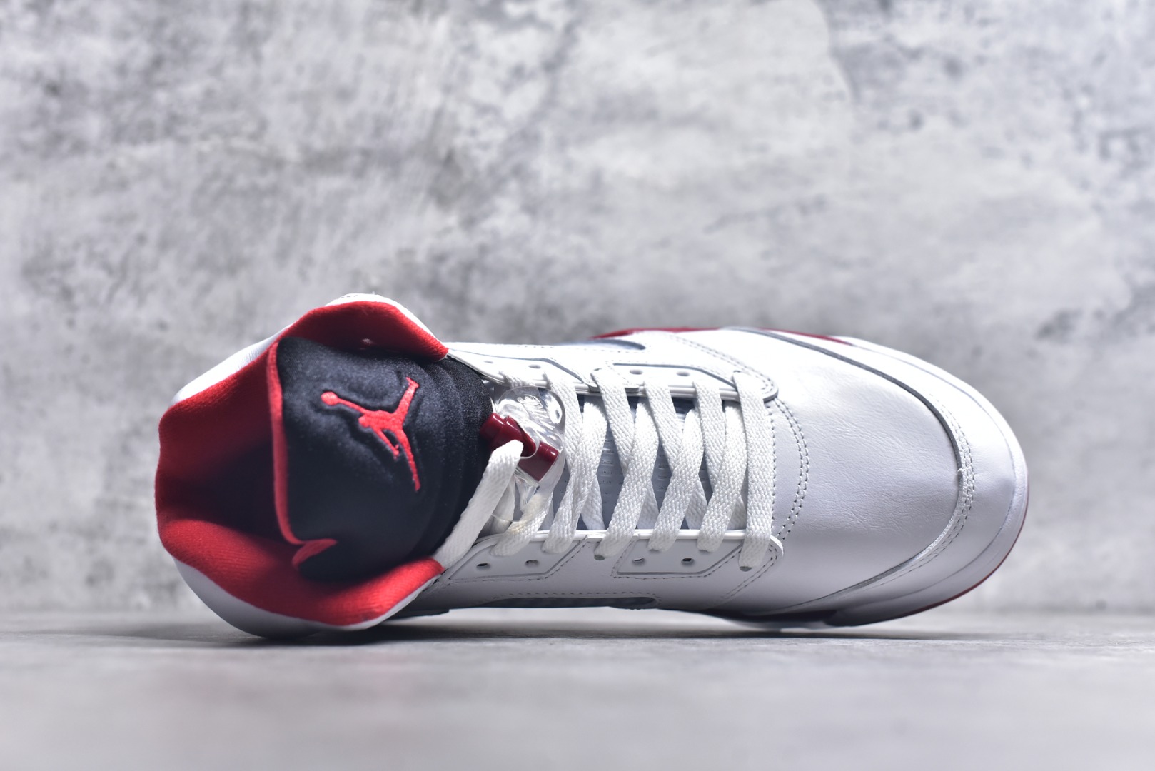 图片[4]-#Air Jordan 5 Fire Red“Black Tongue” AJ5 高帮 复古篮球鞋 男女同款 白红 火焰红 HQ7978-101 国内一线大厂出品 匠心打造 原厂皮料原厂数据 全新纸板 模具打造 外贸 平台高端零售专供品质 品质毋庸置疑 一眼正品既视感 细节均已解码 尺码：40.5 41 42 42.5 43 44 44.5 45 45.5 46 47.5 48.5-选品中心