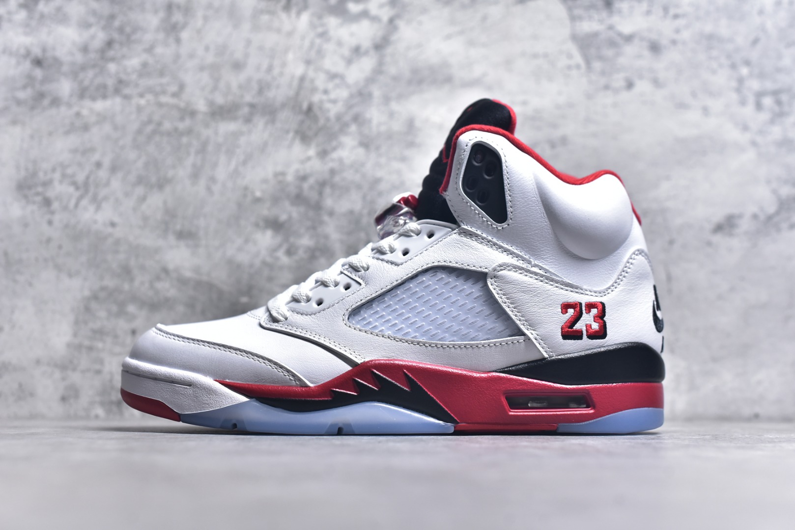 #Air Jordan 5 Fire Red“Black Tongue” AJ5 高帮 复古篮球鞋 男女同款 白红 火焰红 HQ7978-101 国内一线大厂出品 匠心打造 原厂皮料原厂数据 全新纸板 模具打造 外贸 平台高端零售专供品质 品质毋庸置疑 一眼正品既视感 细节均已解码 尺码：40.5 41 42 42.5 43 44 44.5 45 45.5 46 47.5 48.5-选品中心