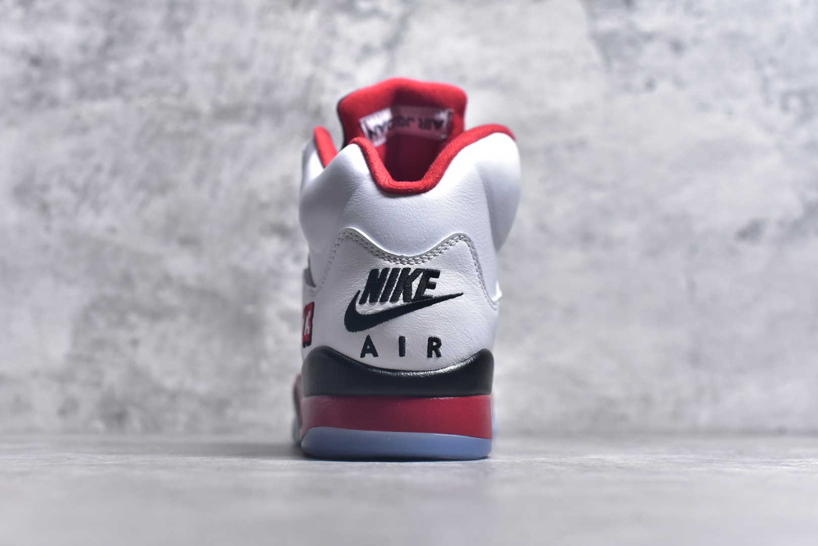 图片[5]-#Air Jordan 5 Fire Red“Black Tongue” AJ5 高帮 复古篮球鞋 男女同款 白红 火焰红 HQ7978-101 国内一线大厂出品 匠心打造 原厂皮料原厂数据 全新纸板 模具打造 外贸 平台高端零售专供品质 品质毋庸置疑 一眼正品既视感 细节均已解码 尺码：40.5 41 42 42.5 43 44 44.5 45 45.5 46 47.5 48.5-选品中心
