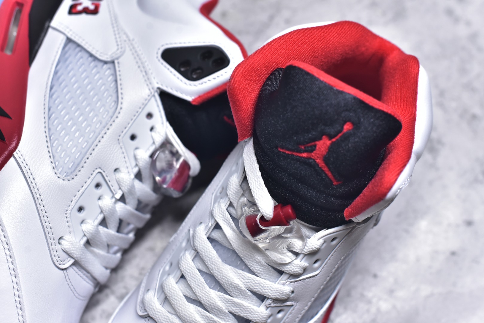 图片[9]-#Air Jordan 5 Fire Red“Black Tongue” AJ5 高帮 复古篮球鞋 男女同款 白红 火焰红 HQ7978-101 国内一线大厂出品 匠心打造 原厂皮料原厂数据 全新纸板 模具打造 外贸 平台高端零售专供品质 品质毋庸置疑 一眼正品既视感 细节均已解码 尺码：40.5 41 42 42.5 43 44 44.5 45 45.5 46 47.5 48.5-选品中心