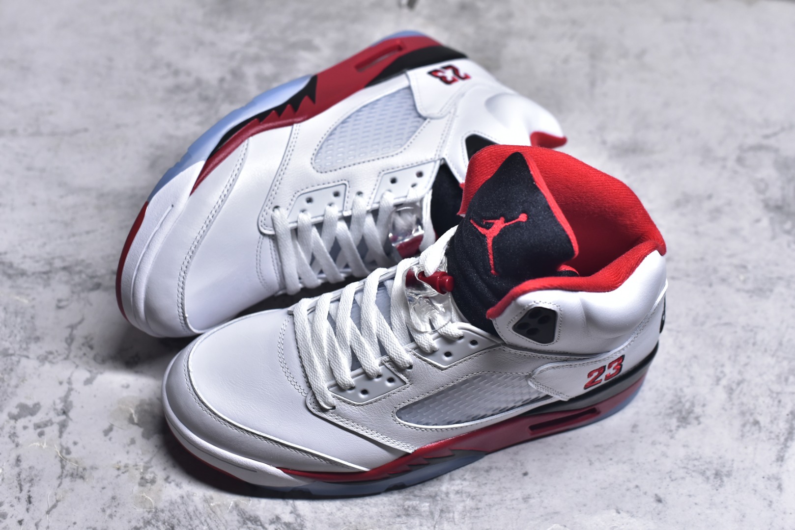 图片[7]-#Air Jordan 5 Fire Red“Black Tongue” AJ5 高帮 复古篮球鞋 男女同款 白红 火焰红 HQ7978-101 国内一线大厂出品 匠心打造 原厂皮料原厂数据 全新纸板 模具打造 外贸 平台高端零售专供品质 品质毋庸置疑 一眼正品既视感 细节均已解码 尺码：40.5 41 42 42.5 43 44 44.5 45 45.5 46 47.5 48.5-选品中心
