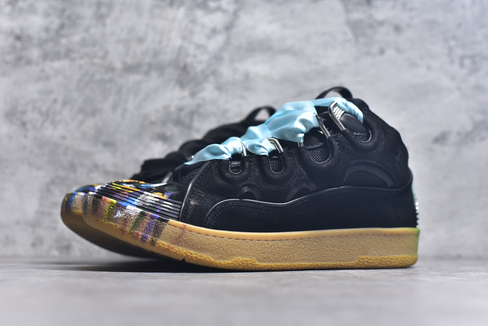 图片[2]-#Lanvin Curb Sneakers 浪凡面包鞋 泼墨色 东莞纯原 高端定制版 LANVIN浪凡三代 最新走秀款Curb系列 休闲运动面包鞋 官网一出热度火爆整个全球 各大网红也疯狂上脚 原版一比一开模重工艺制作 全鞋身采用东莞代工厂进口牛皮/环保牛反绒 进口电脑针车 数控针距精准无差 鞋头面冲孔整齐利落 金钢网织物 随机3D电喷泼墨 原磨具私模双色TPU大底 内里柔软透气太空棉面料 原版一致定制鞋带 全套原版一致包装。 尺码：35 36 37 38 39 40 41 42 43 44 45 46 47-选品中心