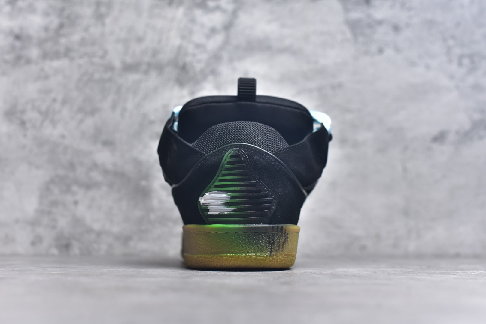 图片[5]-#Lanvin Curb Sneakers 浪凡面包鞋 泼墨色 东莞纯原 高端定制版 LANVIN浪凡三代 最新走秀款Curb系列 休闲运动面包鞋 官网一出热度火爆整个全球 各大网红也疯狂上脚 原版一比一开模重工艺制作 全鞋身采用东莞代工厂进口牛皮/环保牛反绒 进口电脑针车 数控针距精准无差 鞋头面冲孔整齐利落 金钢网织物 随机3D电喷泼墨 原磨具私模双色TPU大底 内里柔软透气太空棉面料 原版一致定制鞋带 全套原版一致包装。 尺码：35 36 37 38 39 40 41 42 43 44 45 46 47-选品中心