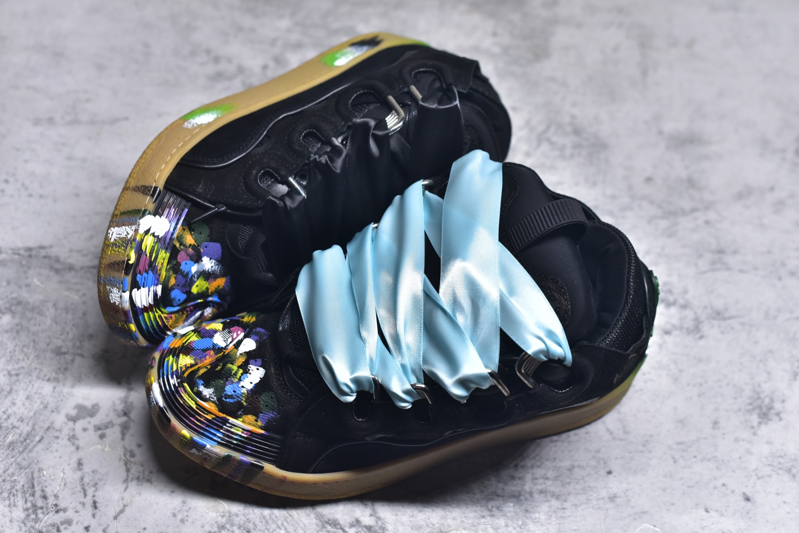 图片[7]-#Lanvin Curb Sneakers 浪凡面包鞋 泼墨色 东莞纯原 高端定制版 LANVIN浪凡三代 最新走秀款Curb系列 休闲运动面包鞋 官网一出热度火爆整个全球 各大网红也疯狂上脚 原版一比一开模重工艺制作 全鞋身采用东莞代工厂进口牛皮/环保牛反绒 进口电脑针车 数控针距精准无差 鞋头面冲孔整齐利落 金钢网织物 随机3D电喷泼墨 原磨具私模双色TPU大底 内里柔软透气太空棉面料 原版一致定制鞋带 全套原版一致包装。 尺码：35 36 37 38 39 40 41 42 43 44 45 46 47-选品中心