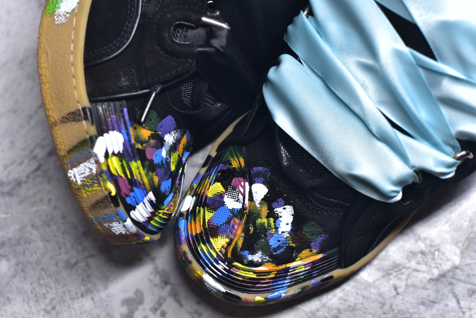 图片[8]-#Lanvin Curb Sneakers 浪凡面包鞋 泼墨色 东莞纯原 高端定制版 LANVIN浪凡三代 最新走秀款Curb系列 休闲运动面包鞋 官网一出热度火爆整个全球 各大网红也疯狂上脚 原版一比一开模重工艺制作 全鞋身采用东莞代工厂进口牛皮/环保牛反绒 进口电脑针车 数控针距精准无差 鞋头面冲孔整齐利落 金钢网织物 随机3D电喷泼墨 原磨具私模双色TPU大底 内里柔软透气太空棉面料 原版一致定制鞋带 全套原版一致包装。 尺码：35 36 37 38 39 40 41 42 43 44 45 46 47-选品中心
