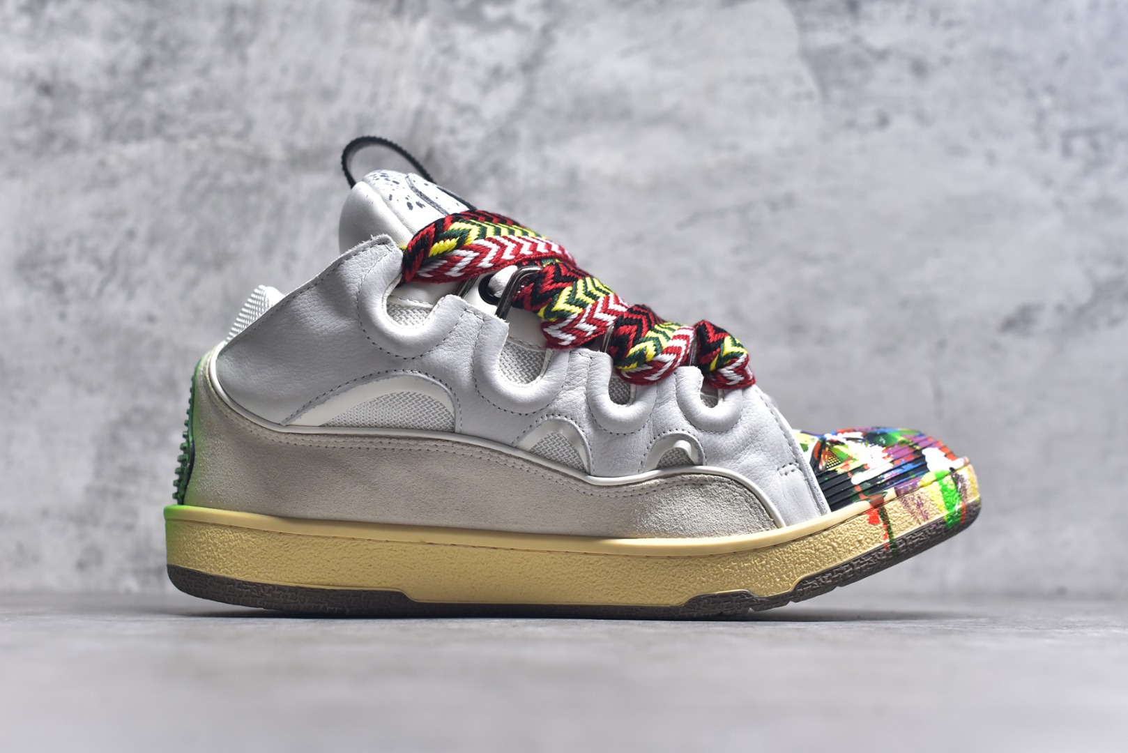 图片[3]-#Lanvin Curb Sneakers 浪凡面包鞋 泼墨色 东莞纯原 高端定制版 LANVIN浪凡三代 最新走秀款Curb系列 休闲运动面包鞋 官网一出热度火爆整个全球 各大网红也疯狂上脚 原版一比一开模重工艺制作 全鞋身采用东莞代工厂进口牛皮/环保牛反绒 进口电脑针车 数控针距精准无差 鞋头面冲孔整齐利落 金钢网织物 随机3D电喷泼墨 原磨具私模双色TPU大底 内里柔软透气太空棉面料 原版一致定制鞋带 全套原版一致包装。 尺码：35 36 37 38 39 40 41 42 43 44 45 46 47-选品中心