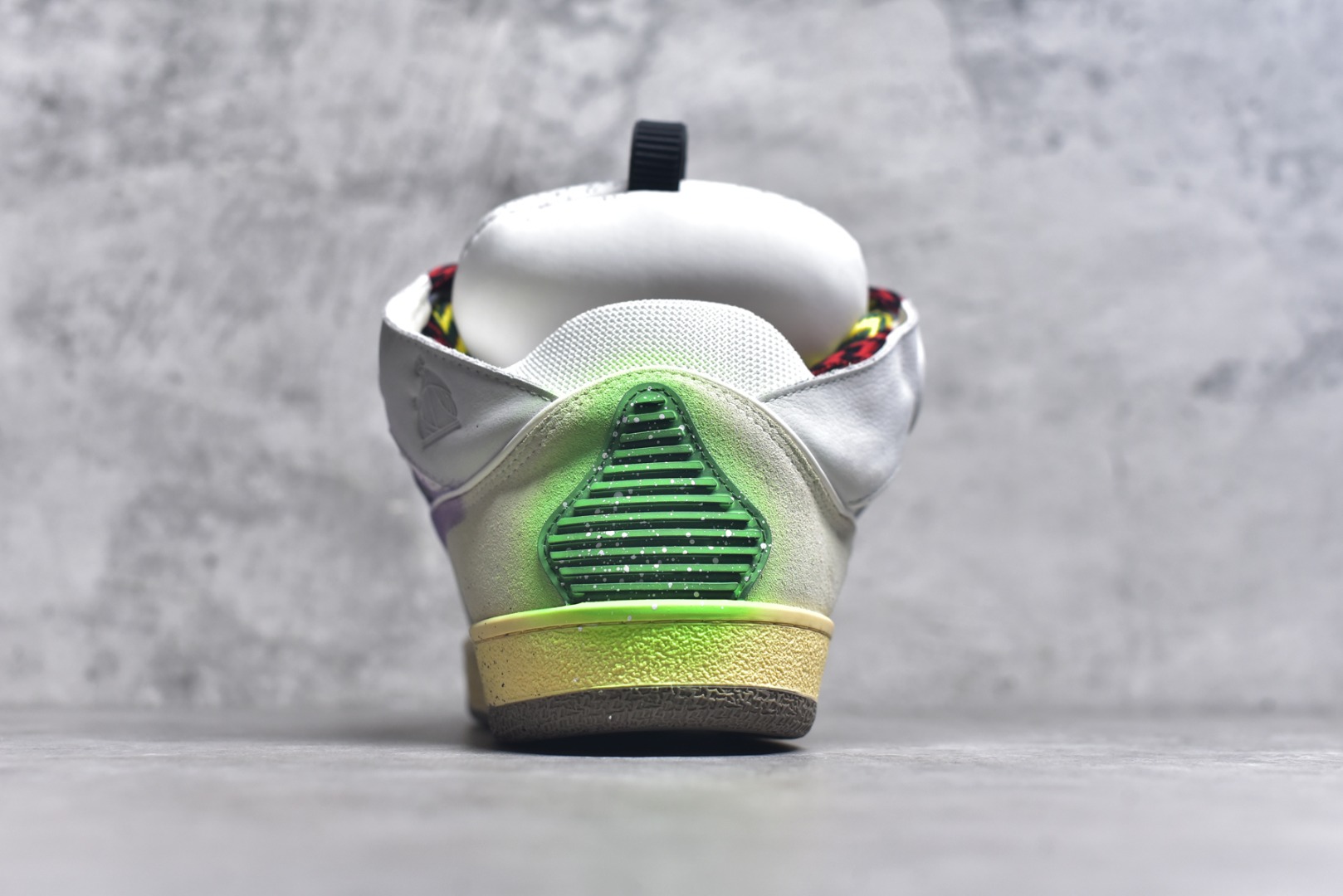 图片[5]-#Lanvin Curb Sneakers 浪凡面包鞋 泼墨色 东莞纯原 高端定制版 LANVIN浪凡三代 最新走秀款Curb系列 休闲运动面包鞋 官网一出热度火爆整个全球 各大网红也疯狂上脚 原版一比一开模重工艺制作 全鞋身采用东莞代工厂进口牛皮/环保牛反绒 进口电脑针车 数控针距精准无差 鞋头面冲孔整齐利落 金钢网织物 随机3D电喷泼墨 原磨具私模双色TPU大底 内里柔软透气太空棉面料 原版一致定制鞋带 全套原版一致包装。 尺码：35 36 37 38 39 40 41 42 43 44 45 46 47-选品中心