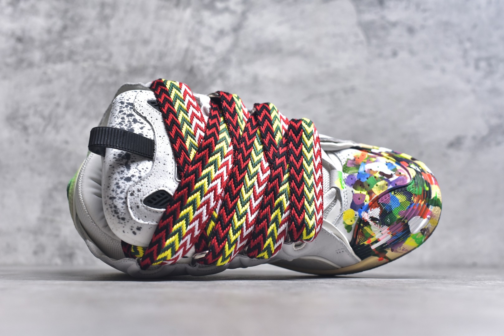 图片[4]-#Lanvin Curb Sneakers 浪凡面包鞋 泼墨色 东莞纯原 高端定制版 LANVIN浪凡三代 最新走秀款Curb系列 休闲运动面包鞋 官网一出热度火爆整个全球 各大网红也疯狂上脚 原版一比一开模重工艺制作 全鞋身采用东莞代工厂进口牛皮/环保牛反绒 进口电脑针车 数控针距精准无差 鞋头面冲孔整齐利落 金钢网织物 随机3D电喷泼墨 原磨具私模双色TPU大底 内里柔软透气太空棉面料 原版一致定制鞋带 全套原版一致包装。 尺码：35 36 37 38 39 40 41 42 43 44 45 46 47-选品中心