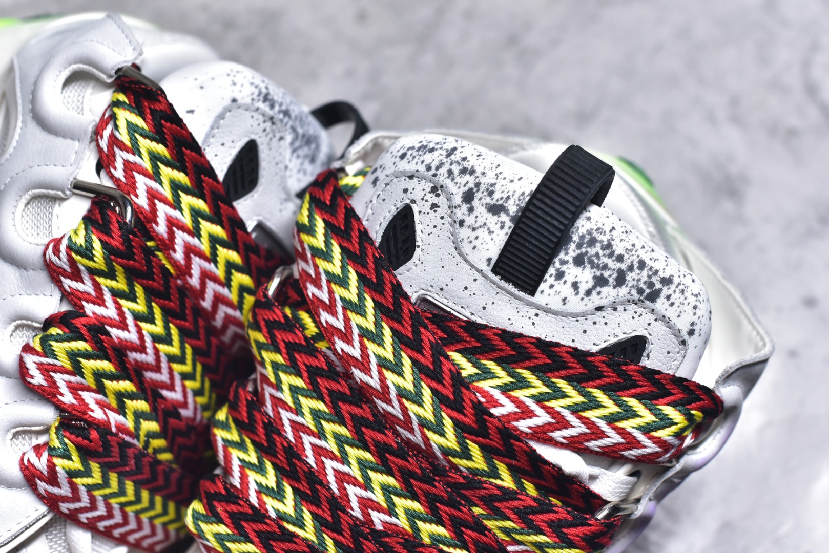 图片[9]-#Lanvin Curb Sneakers 浪凡面包鞋 泼墨色 东莞纯原 高端定制版 LANVIN浪凡三代 最新走秀款Curb系列 休闲运动面包鞋 官网一出热度火爆整个全球 各大网红也疯狂上脚 原版一比一开模重工艺制作 全鞋身采用东莞代工厂进口牛皮/环保牛反绒 进口电脑针车 数控针距精准无差 鞋头面冲孔整齐利落 金钢网织物 随机3D电喷泼墨 原磨具私模双色TPU大底 内里柔软透气太空棉面料 原版一致定制鞋带 全套原版一致包装。 尺码：35 36 37 38 39 40 41 42 43 44 45 46 47-选品中心