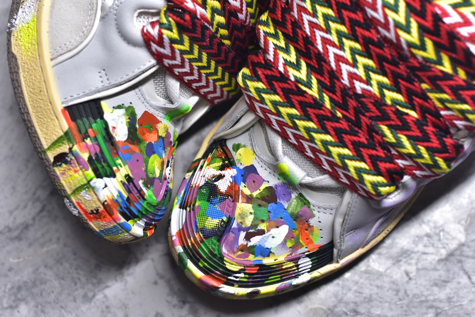 图片[8]-#Lanvin Curb Sneakers 浪凡面包鞋 泼墨色 东莞纯原 高端定制版 LANVIN浪凡三代 最新走秀款Curb系列 休闲运动面包鞋 官网一出热度火爆整个全球 各大网红也疯狂上脚 原版一比一开模重工艺制作 全鞋身采用东莞代工厂进口牛皮/环保牛反绒 进口电脑针车 数控针距精准无差 鞋头面冲孔整齐利落 金钢网织物 随机3D电喷泼墨 原磨具私模双色TPU大底 内里柔软透气太空棉面料 原版一致定制鞋带 全套原版一致包装。 尺码：35 36 37 38 39 40 41 42 43 44 45 46 47-选品中心