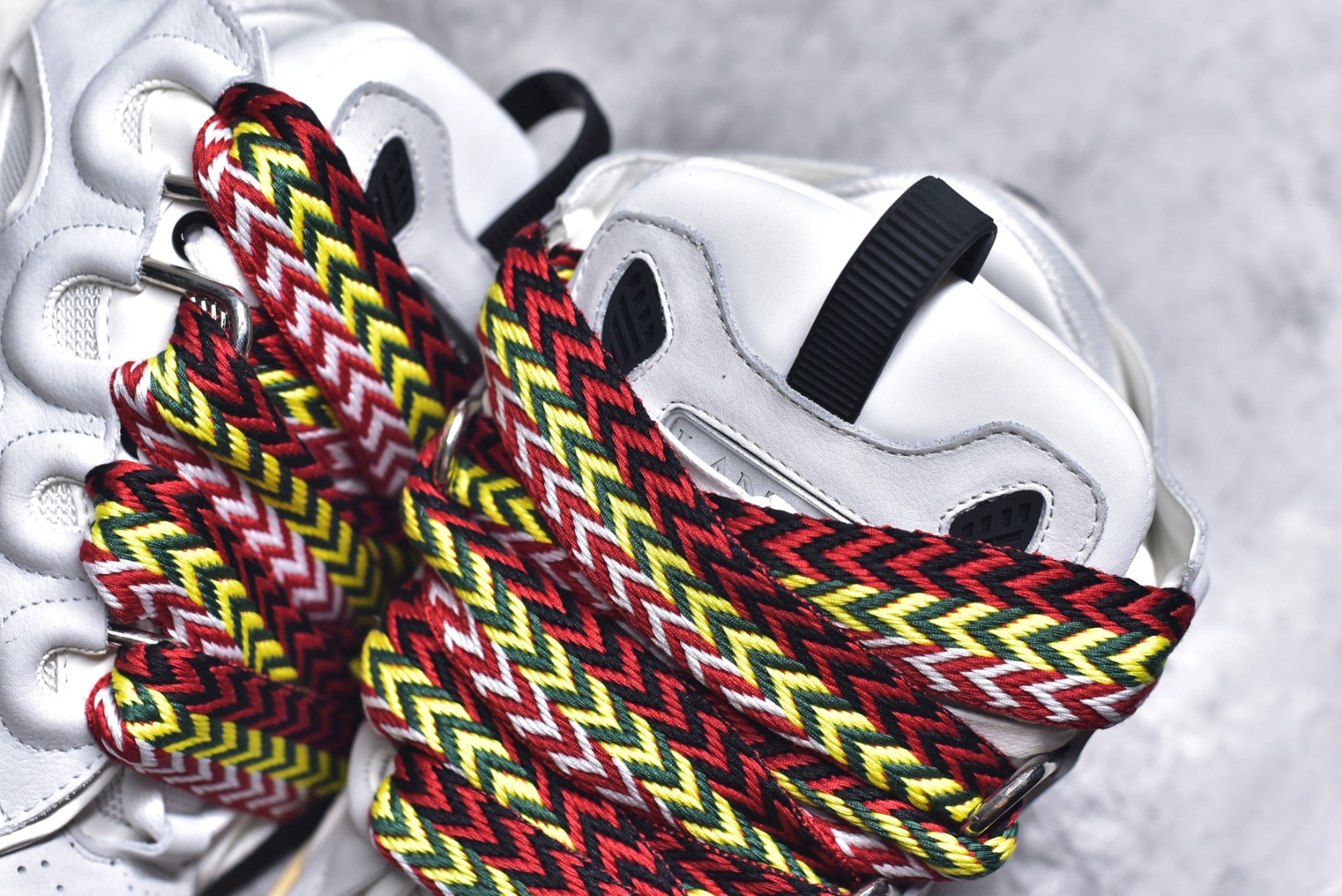 图片[9]-#Lanvin Curb Sneakers 浪凡面包鞋 基础款经典色 东莞纯原 高端定制版 LANVIN浪凡三代 最新走秀款Curb系列 休闲运动面包鞋 官网一出热度火爆整个全球 各大网红也疯狂上脚 原版一比一开模重工艺制作 全鞋身采用东莞代工厂进口牛皮/环保牛反绒 进口电脑针车 数控针距精准无差 鞋头面冲孔整齐利落 金钢网织物 随机3D电喷泼墨 原磨具私模双色TPU大底 内里柔软透气太空棉面料 原版一致定制鞋带 全套原版一致包装。 尺码：35 36 37 38 39 40 41 42 43 44 45 46 47-选品中心