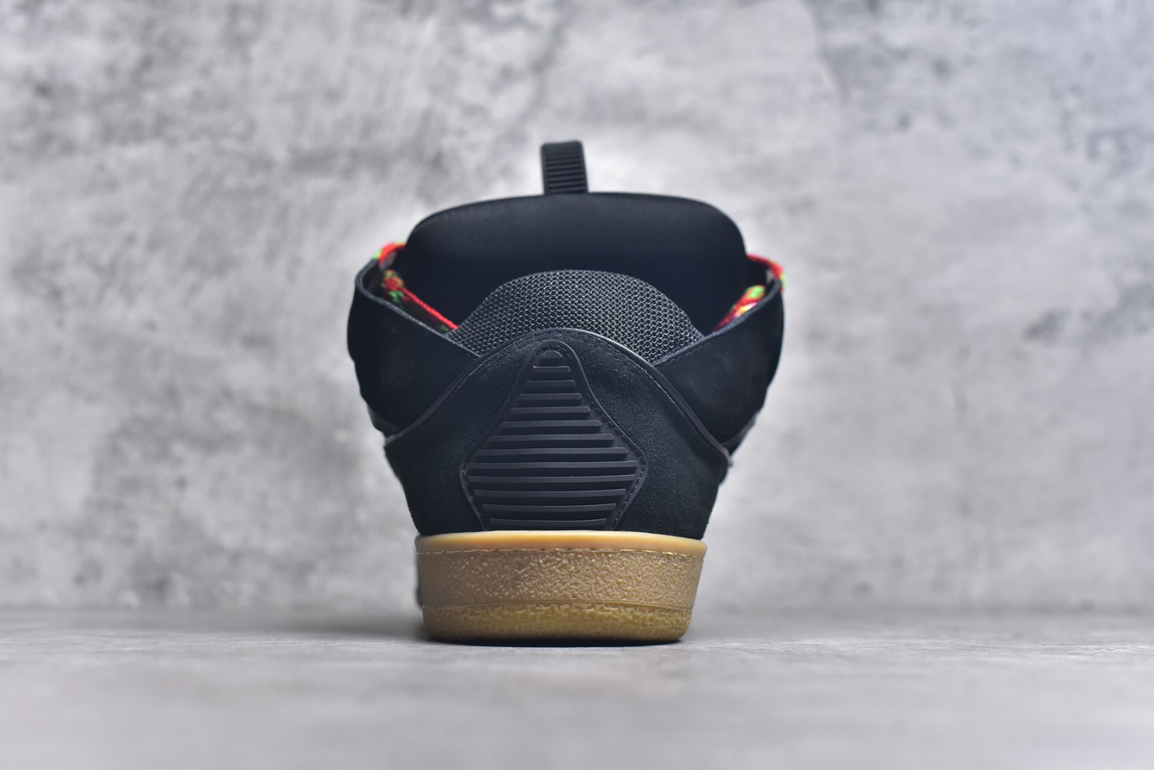 图片[5]-#Lanvin Curb Sneakers 浪凡面包鞋 基础款经典色 东莞纯原 高端定制版 LANVIN浪凡三代 最新走秀款Curb系列 休闲运动面包鞋 官网一出热度火爆整个全球 各大网红也疯狂上脚 原版一比一开模重工艺制作 全鞋身采用东莞代工厂进口牛皮/环保牛反绒 进口电脑针车 数控针距精准无差 鞋头面冲孔整齐利落 金钢网织物 随机3D电喷泼墨 原磨具私模双色TPU大底 内里柔软透气太空棉面料 原版一致定制鞋带 全套原版一致包装。 尺码：35 36 37 38 39 40 41 42 43 44 45 46 47-选品中心