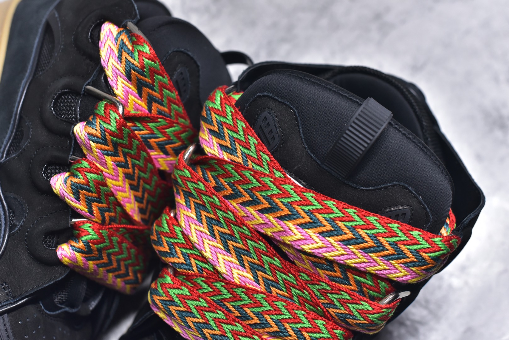图片[9]-#Lanvin Curb Sneakers 浪凡面包鞋 基础款经典色 东莞纯原 高端定制版 LANVIN浪凡三代 最新走秀款Curb系列 休闲运动面包鞋 官网一出热度火爆整个全球 各大网红也疯狂上脚 原版一比一开模重工艺制作 全鞋身采用东莞代工厂进口牛皮/环保牛反绒 进口电脑针车 数控针距精准无差 鞋头面冲孔整齐利落 金钢网织物 随机3D电喷泼墨 原磨具私模双色TPU大底 内里柔软透气太空棉面料 原版一致定制鞋带 全套原版一致包装。 尺码：35 36 37 38 39 40 41 42 43 44 45 46 47-选品中心