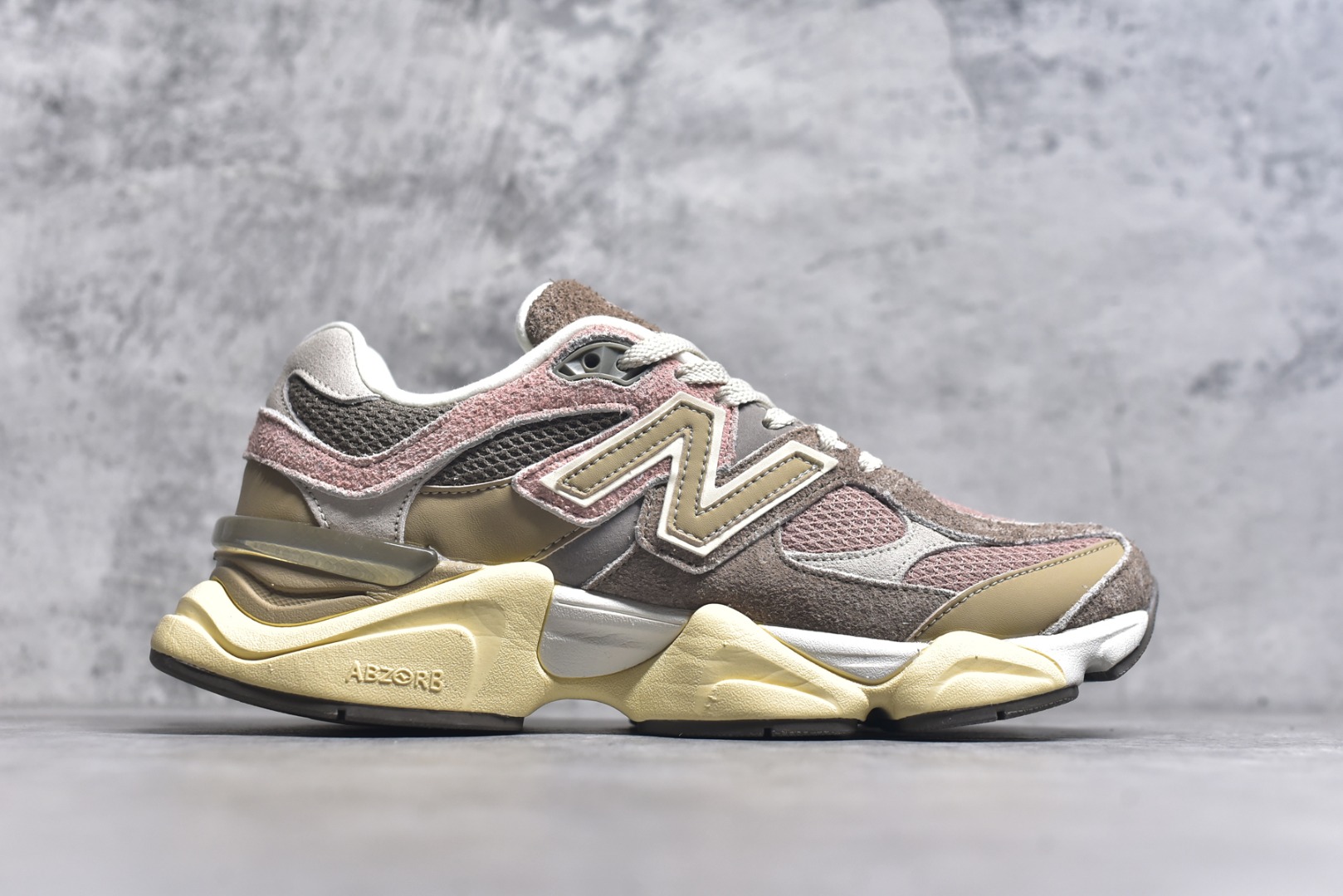 图片[3]-#新百伦 New Balance NB9060小象蹄男女同款9060舒适百搭老爹鞋。 9060 重新诠释了源自经典 99X 型号的熟悉元素，其灵感来自于 Y2K 时代的未来主义和美学。 鞋面在990 的基础中进行了扩展和使用，以提供可见的运动感，中底采用 ABZORB 和 SBS 熟悉的缓震平台以提供舒适感 尺码：36-46.5 货号：U9060NTB-选品中心