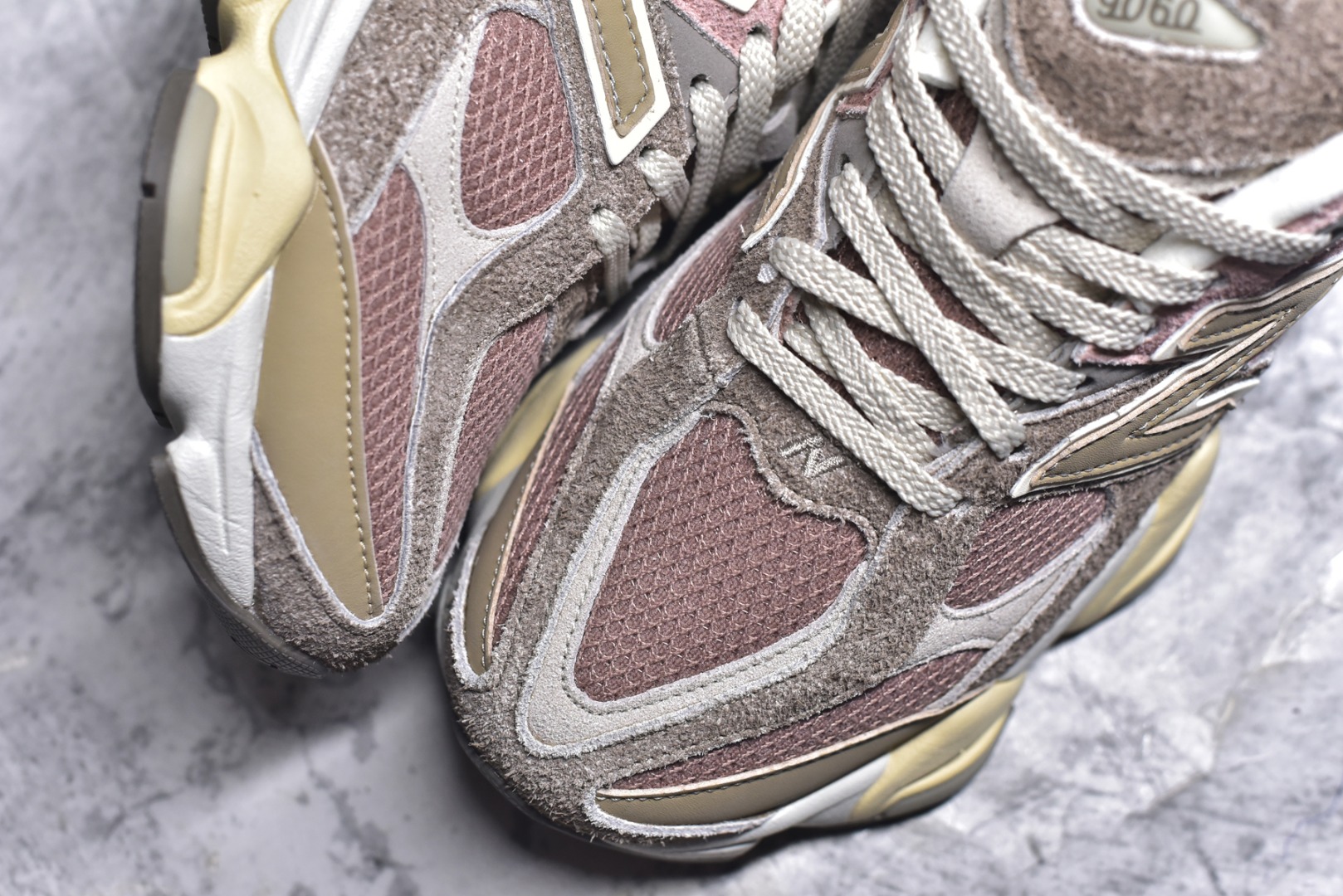 图片[8]-#新百伦 New Balance NB9060小象蹄男女同款9060舒适百搭老爹鞋。 9060 重新诠释了源自经典 99X 型号的熟悉元素，其灵感来自于 Y2K 时代的未来主义和美学。 鞋面在990 的基础中进行了扩展和使用，以提供可见的运动感，中底采用 ABZORB 和 SBS 熟悉的缓震平台以提供舒适感 尺码：36-46.5 货号：U9060NTB-选品中心
