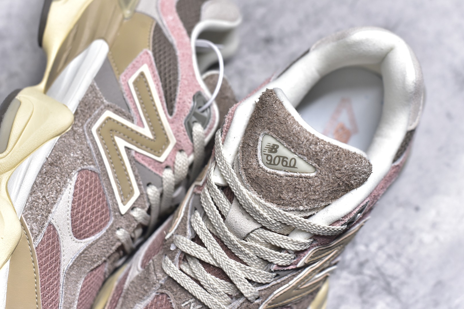 图片[9]-#新百伦 New Balance NB9060小象蹄男女同款9060舒适百搭老爹鞋。 9060 重新诠释了源自经典 99X 型号的熟悉元素，其灵感来自于 Y2K 时代的未来主义和美学。 鞋面在990 的基础中进行了扩展和使用，以提供可见的运动感，中底采用 ABZORB 和 SBS 熟悉的缓震平台以提供舒适感 尺码：36-46.5 货号：U9060NTB-选品中心