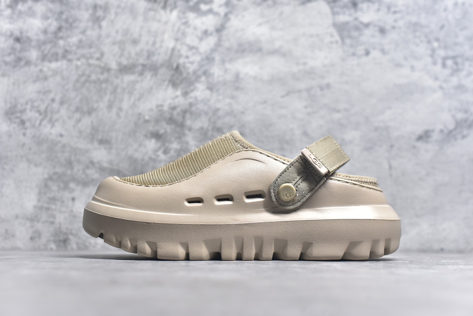 #UGG GoldenGlow Slide 简约时尚 EVA 防磨一脚蹬拖鞋 ！ 货号：1166912 尺码：36-45-选品中心
