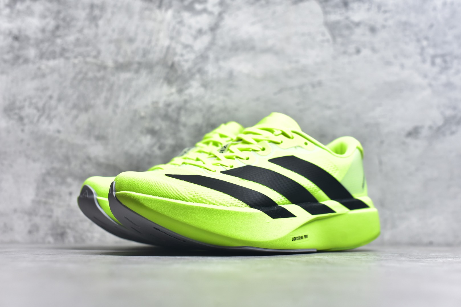 图片[2]-#阿迪达斯 AD Adizero Eva SL M 运动舒适防滑耐磨 低帮跑步鞋 阿迪达斯革新力作!「破纪录轻跑鞋」adiZero Adios Pro EVO 极致轻盈的Lightweight Upper设计,带来近乎裸足的舒适体验。中底采用尖端科技，Lightstrike Pro材料经过精细调校，实现卓越缓震与轻量化的完美结合。 尺码：36-45-选品中心