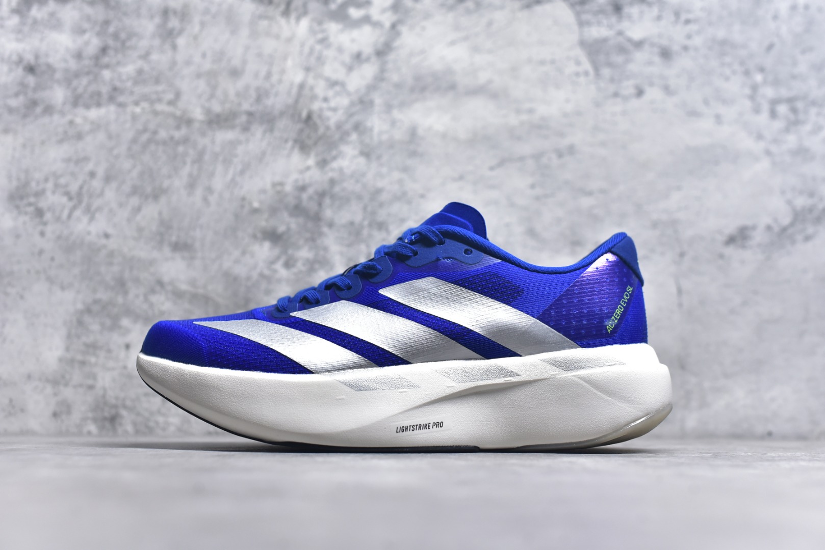 #阿迪达斯 AD Adizero Eva SL M 运动舒适防滑耐磨 低帮跑步鞋 阿迪达斯革新力作!「破纪录轻跑鞋」adiZero Adios Pro EVO 极致轻盈的Lightweight Upper设计,带来近乎裸足的舒适体验。中底采用尖端科技，Lightstrike Pro材料经过精细调校，实现卓越缓震与轻量化的完美结合。 尺码：36-45-选品中心