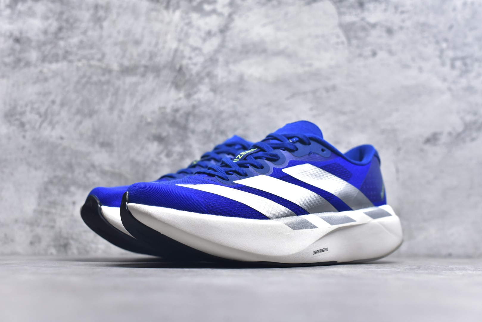 图片[2]-#阿迪达斯 AD Adizero Eva SL M 运动舒适防滑耐磨 低帮跑步鞋 阿迪达斯革新力作!「破纪录轻跑鞋」adiZero Adios Pro EVO 极致轻盈的Lightweight Upper设计,带来近乎裸足的舒适体验。中底采用尖端科技，Lightstrike Pro材料经过精细调校，实现卓越缓震与轻量化的完美结合。 尺码：36-45-选品中心