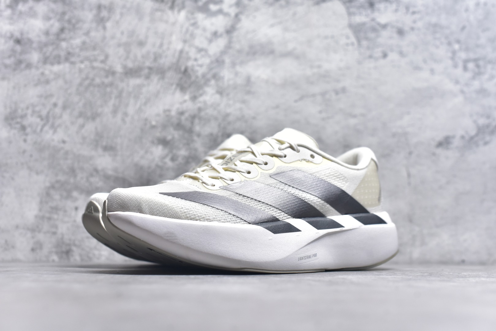 图片[2]-#阿迪达斯 AD Adizero Eva SL M 运动舒适防滑耐磨 低帮跑步鞋 阿迪达斯革新力作!「破纪录轻跑鞋」adiZero Adios Pro EVO 极致轻盈的Lightweight Upper设计,带来近乎裸足的舒适体验。中底采用尖端科技，Lightstrike Pro材料经过精细调校，实现卓越缓震与轻量化的完美结合。 尺码：36-45-选品中心