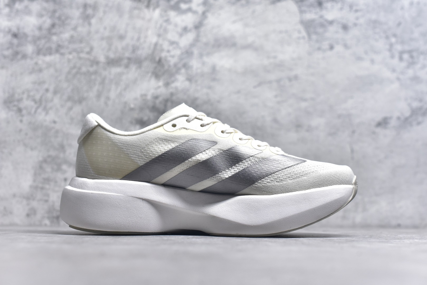 图片[3]-#阿迪达斯 AD Adizero Eva SL M 运动舒适防滑耐磨 低帮跑步鞋 阿迪达斯革新力作!「破纪录轻跑鞋」adiZero Adios Pro EVO 极致轻盈的Lightweight Upper设计,带来近乎裸足的舒适体验。中底采用尖端科技，Lightstrike Pro材料经过精细调校，实现卓越缓震与轻量化的完美结合。 尺码：36-45-选品中心