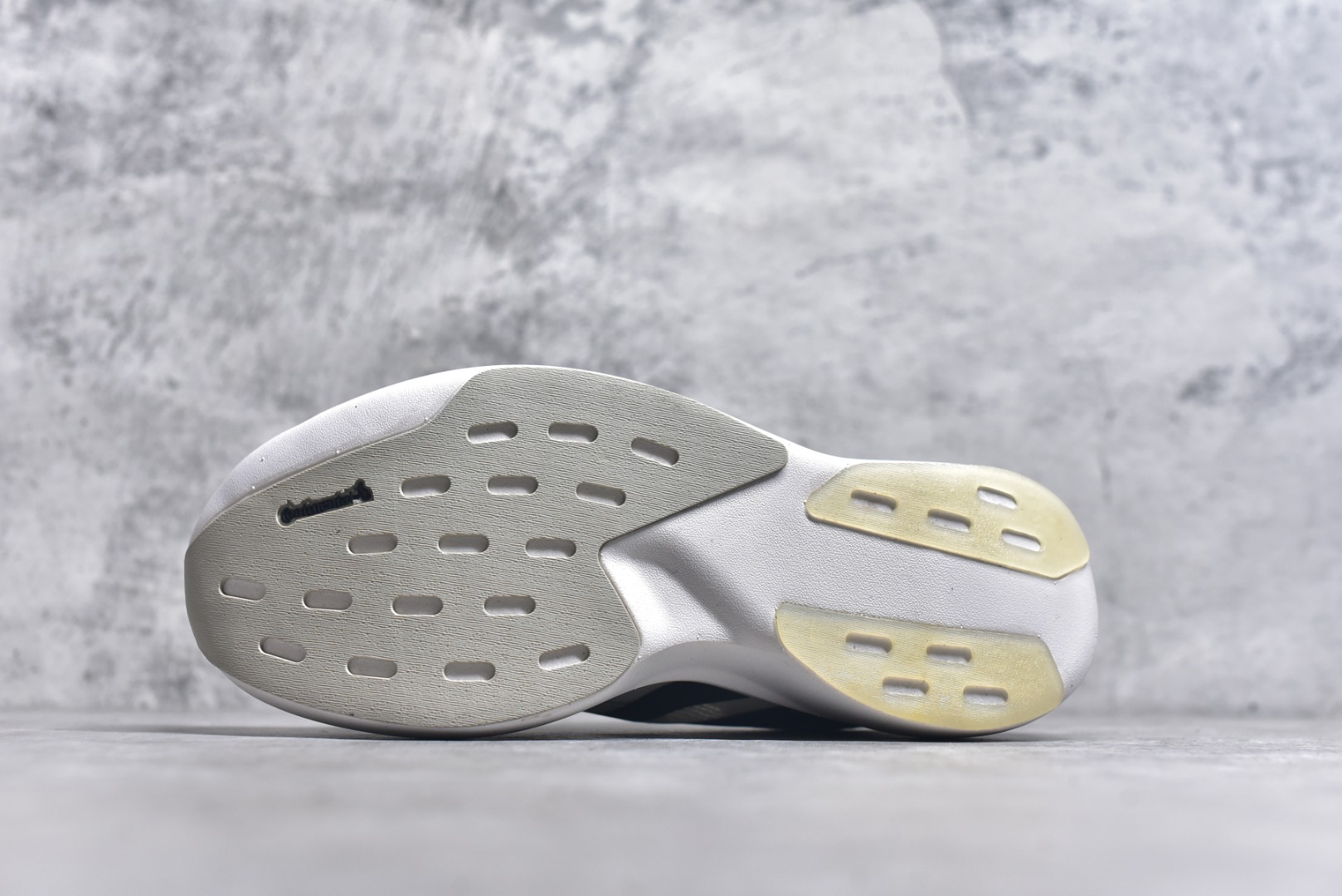 图片[6]-#阿迪达斯 AD Adizero Eva SL M 运动舒适防滑耐磨 低帮跑步鞋 阿迪达斯革新力作!「破纪录轻跑鞋」adiZero Adios Pro EVO 极致轻盈的Lightweight Upper设计,带来近乎裸足的舒适体验。中底采用尖端科技，Lightstrike Pro材料经过精细调校，实现卓越缓震与轻量化的完美结合。 尺码：36-45-选品中心