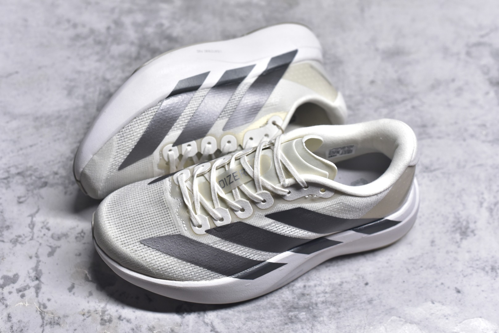 图片[7]-#阿迪达斯 AD Adizero Eva SL M 运动舒适防滑耐磨 低帮跑步鞋 阿迪达斯革新力作!「破纪录轻跑鞋」adiZero Adios Pro EVO 极致轻盈的Lightweight Upper设计,带来近乎裸足的舒适体验。中底采用尖端科技，Lightstrike Pro材料经过精细调校，实现卓越缓震与轻量化的完美结合。 尺码：36-45-选品中心