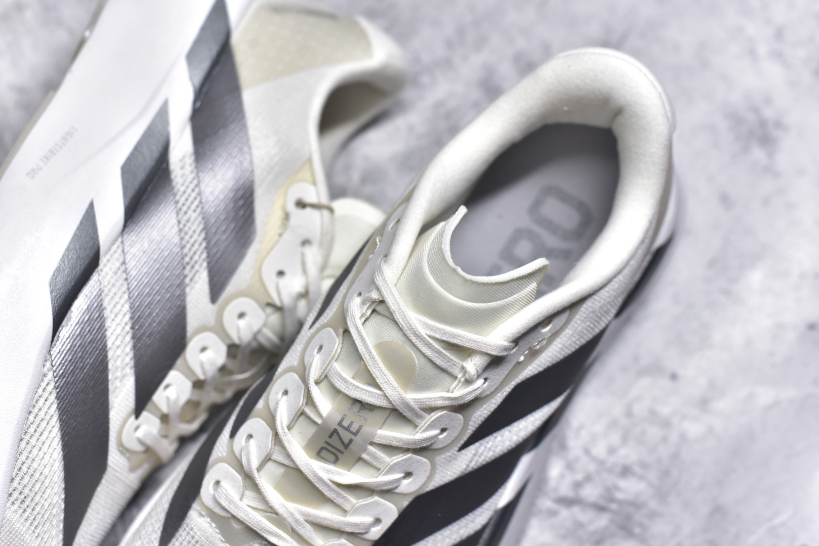 图片[9]-#阿迪达斯 AD Adizero Eva SL M 运动舒适防滑耐磨 低帮跑步鞋 阿迪达斯革新力作!「破纪录轻跑鞋」adiZero Adios Pro EVO 极致轻盈的Lightweight Upper设计,带来近乎裸足的舒适体验。中底采用尖端科技，Lightstrike Pro材料经过精细调校，实现卓越缓震与轻量化的完美结合。 尺码：36-45-选品中心