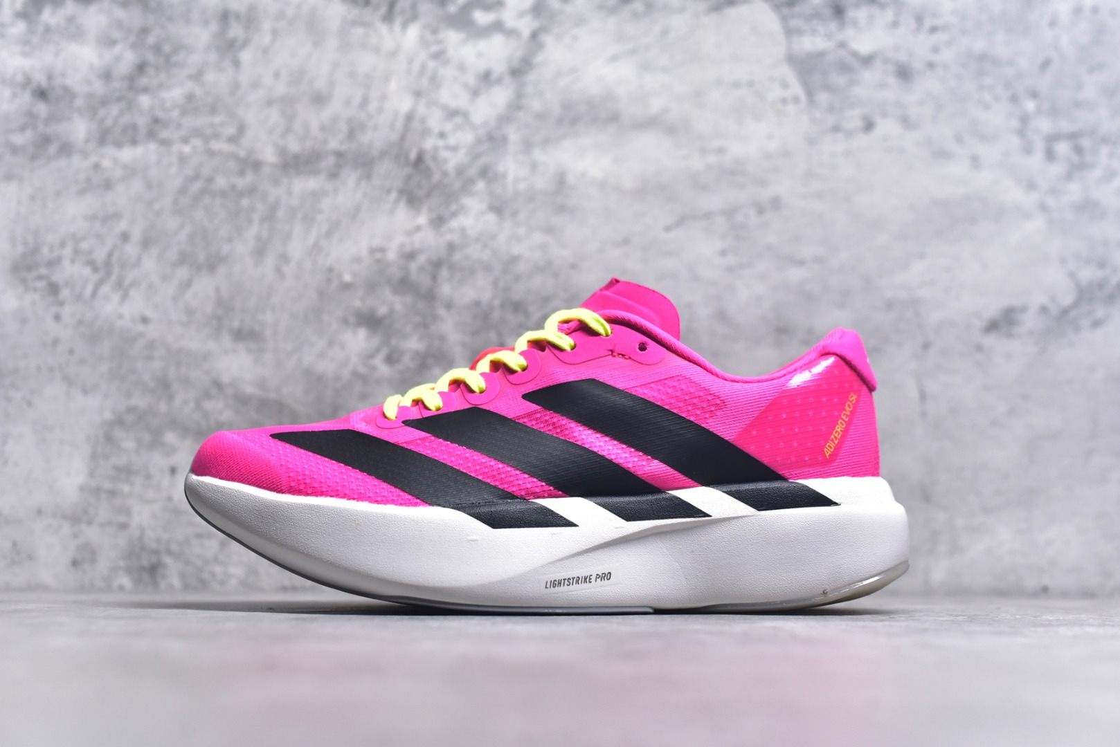#阿迪达斯 AD Adizero Eva SL M 运动舒适防滑耐磨 低帮跑步鞋 阿迪达斯革新力作!「破纪录轻跑鞋」adiZero Adios Pro EVO 极致轻盈的Lightweight Upper设计,带来近乎裸足的舒适体验。中底采用尖端科技，Lightstrike Pro材料经过精细调校，实现卓越缓震与轻量化的完美结合。 尺码：36-45-选品中心