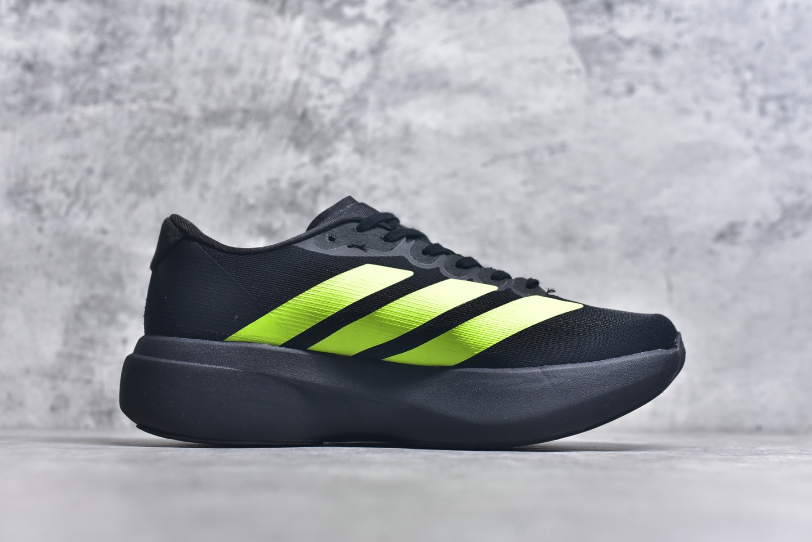 图片[3]-#阿迪达斯 AD Adizero Eva SL M 运动舒适防滑耐磨 低帮跑步鞋 阿迪达斯革新力作!「破纪录轻跑鞋」adiZero Adios Pro EVO 极致轻盈的Lightweight Upper设计,带来近乎裸足的舒适体验。中底采用尖端科技，Lightstrike Pro材料经过精细调校，实现卓越缓震与轻量化的完美结合。 尺码：36-45-选品中心
