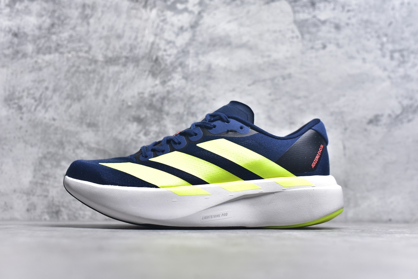 #阿迪达斯 AD Adizero Eva SL M 运动舒适防滑耐磨 低帮跑步鞋 阿迪达斯革新力作!「破纪录轻跑鞋」adiZero Adios Pro EVO 极致轻盈的Lightweight Upper设计,带来近乎裸足的舒适体验。中底采用尖端科技，Lightstrike Pro材料经过精细调校，实现卓越缓震与轻量化的完美结合。 尺码：36-45-选品中心
