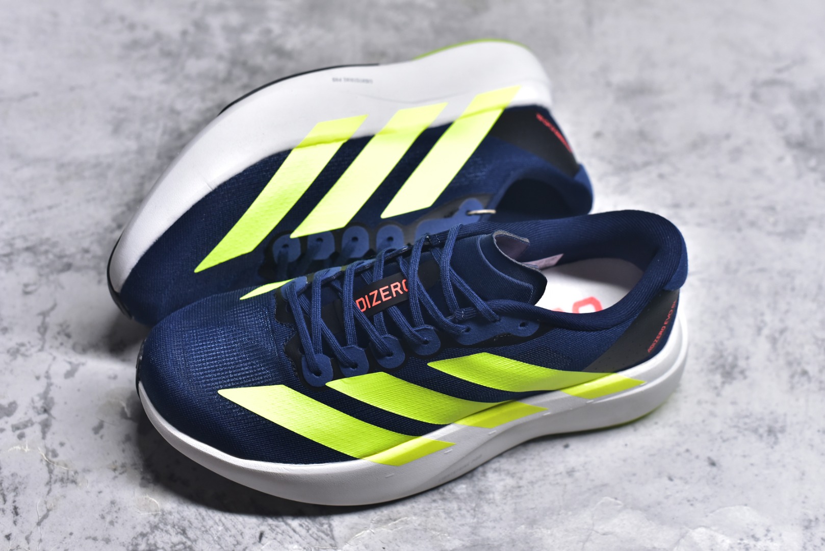 图片[7]-#阿迪达斯 AD Adizero Eva SL M 运动舒适防滑耐磨 低帮跑步鞋 阿迪达斯革新力作!「破纪录轻跑鞋」adiZero Adios Pro EVO 极致轻盈的Lightweight Upper设计,带来近乎裸足的舒适体验。中底采用尖端科技，Lightstrike Pro材料经过精细调校，实现卓越缓震与轻量化的完美结合。 尺码：36-45-选品中心