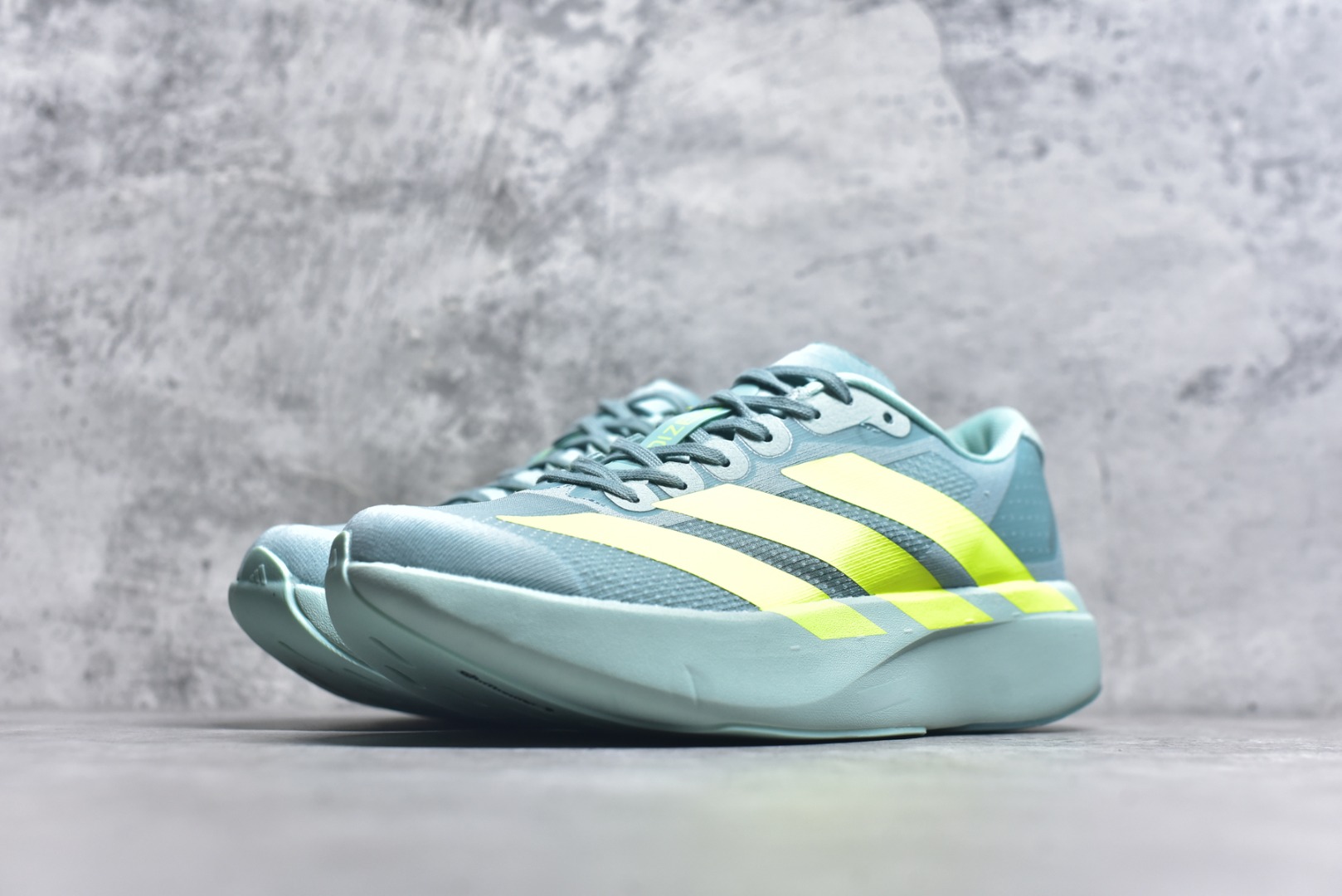 图片[2]-#阿迪达斯 AD Adizero Eva SL M 运动舒适防滑耐磨 低帮跑步鞋 阿迪达斯革新力作!「破纪录轻跑鞋」adiZero Adios Pro EVO 极致轻盈的Lightweight Upper设计,带来近乎裸足的舒适体验。中底采用尖端科技，Lightstrike Pro材料经过精细调校，实现卓越缓震与轻量化的完美结合。 尺码：36-45-选品中心