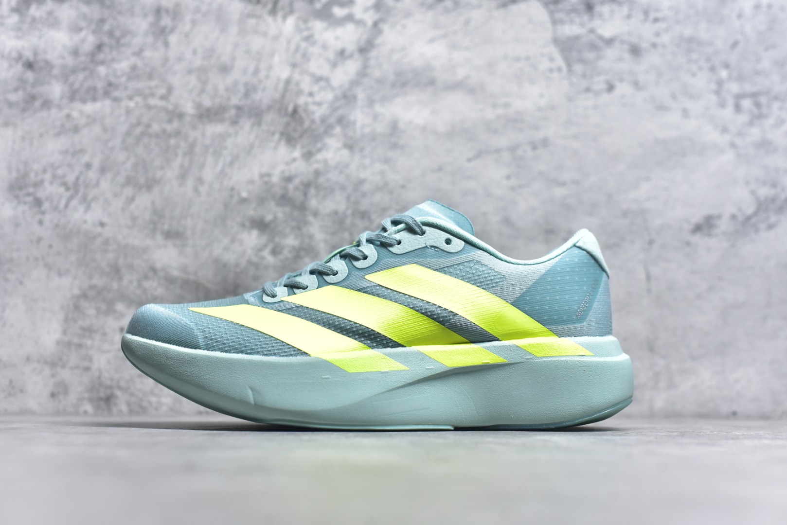 #阿迪达斯 AD Adizero Eva SL M 运动舒适防滑耐磨 低帮跑步鞋 阿迪达斯革新力作!「破纪录轻跑鞋」adiZero Adios Pro EVO 极致轻盈的Lightweight Upper设计,带来近乎裸足的舒适体验。中底采用尖端科技，Lightstrike Pro材料经过精细调校，实现卓越缓震与轻量化的完美结合。 尺码：36-45-选品中心