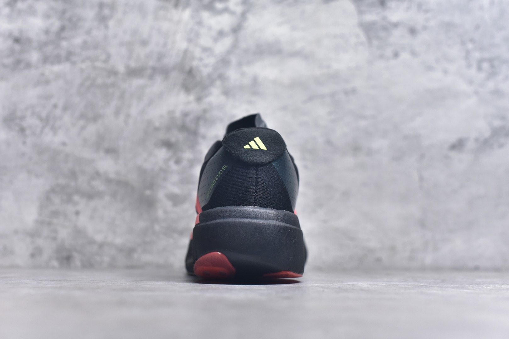 图片[5]-#阿迪达斯 AD Adizero Eva SL M 运动舒适防滑耐磨 低帮跑步鞋 阿迪达斯革新力作!「破纪录轻跑鞋」adiZero Adios Pro EVO 极致轻盈的Lightweight Upper设计,带来近乎裸足的舒适体验。中底采用尖端科技，Lightstrike Pro材料经过精细调校，实现卓越缓震与轻量化的完美结合。 尺码：36-45-选品中心
