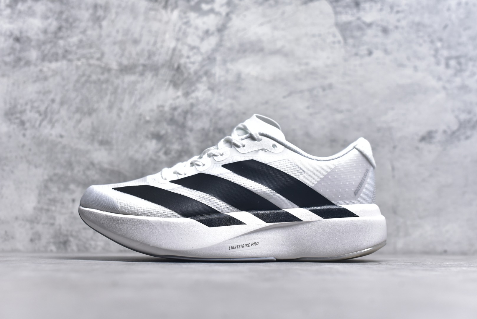 #阿迪达斯 AD Adizero Eva SL M 运动舒适防滑耐磨 低帮跑步鞋 阿迪达斯革新力作!「破纪录轻跑鞋」adiZero Adios Pro EVO 极致轻盈的Lightweight Upper设计,带来近乎裸足的舒适体验。中底采用尖端科技，Lightstrike Pro材料经过精细调校，实现卓越缓震与轻量化的完美结合。 尺码：36-45-选品中心