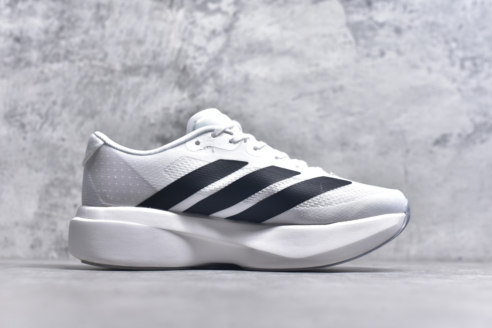 图片[3]-#阿迪达斯 AD Adizero Eva SL M 运动舒适防滑耐磨 低帮跑步鞋 阿迪达斯革新力作!「破纪录轻跑鞋」adiZero Adios Pro EVO 极致轻盈的Lightweight Upper设计,带来近乎裸足的舒适体验。中底采用尖端科技，Lightstrike Pro材料经过精细调校，实现卓越缓震与轻量化的完美结合。 尺码：36-45-选品中心
