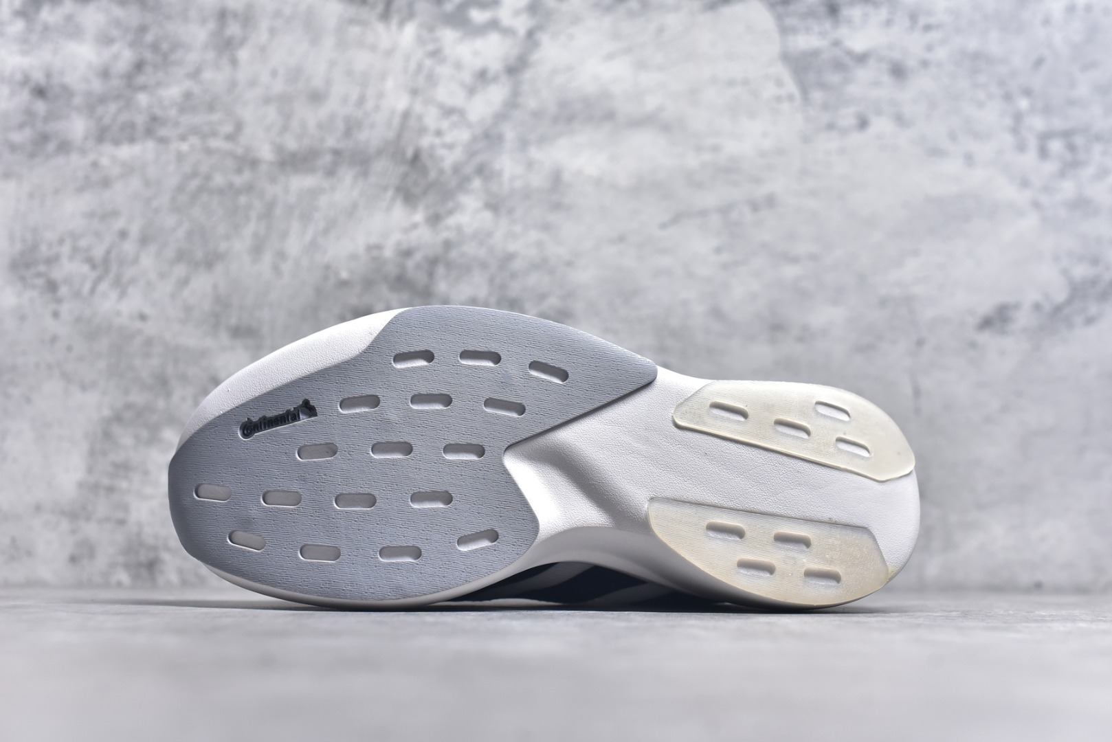 图片[6]-#阿迪达斯 AD Adizero Eva SL M 运动舒适防滑耐磨 低帮跑步鞋 阿迪达斯革新力作!「破纪录轻跑鞋」adiZero Adios Pro EVO 极致轻盈的Lightweight Upper设计,带来近乎裸足的舒适体验。中底采用尖端科技，Lightstrike Pro材料经过精细调校，实现卓越缓震与轻量化的完美结合。 尺码：36-45-选品中心