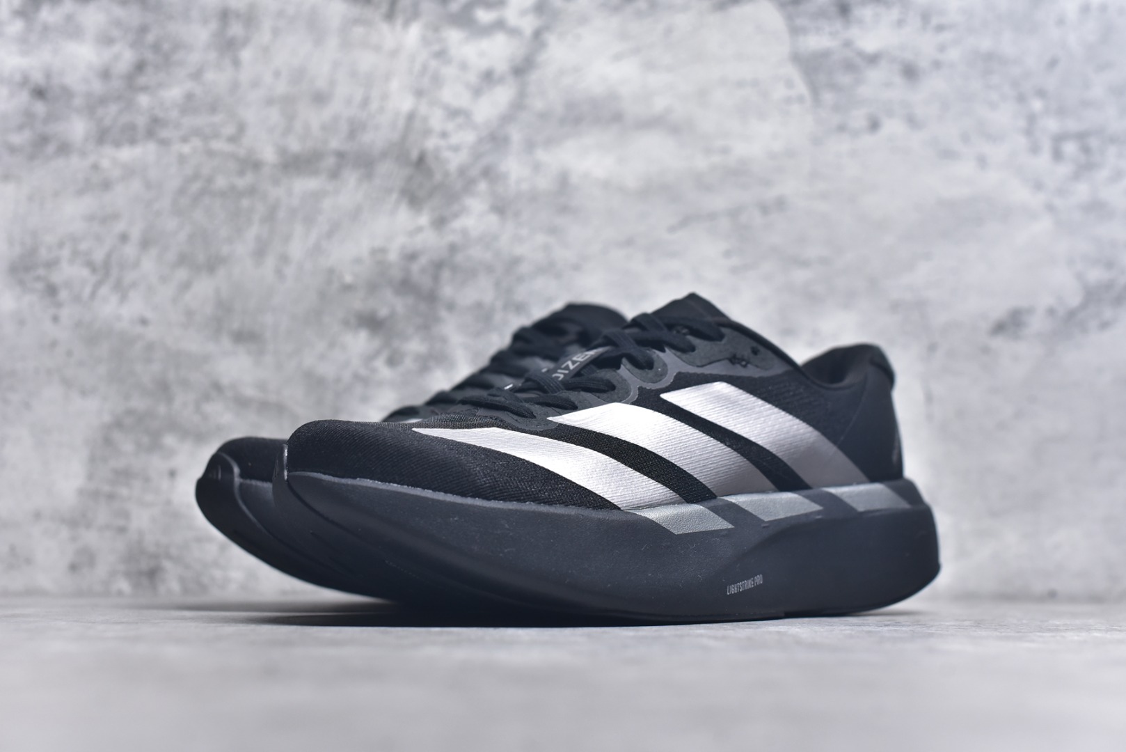 图片[2]-#阿迪达斯 AD Adizero Eva SL M 运动舒适防滑耐磨 低帮跑步鞋 阿迪达斯革新力作!「破纪录轻跑鞋」adiZero Adios Pro EVO 极致轻盈的Lightweight Upper设计,带来近乎裸足的舒适体验。中底采用尖端科技，Lightstrike Pro材料经过精细调校，实现卓越缓震与轻量化的完美结合。 尺码：36-45-选品中心