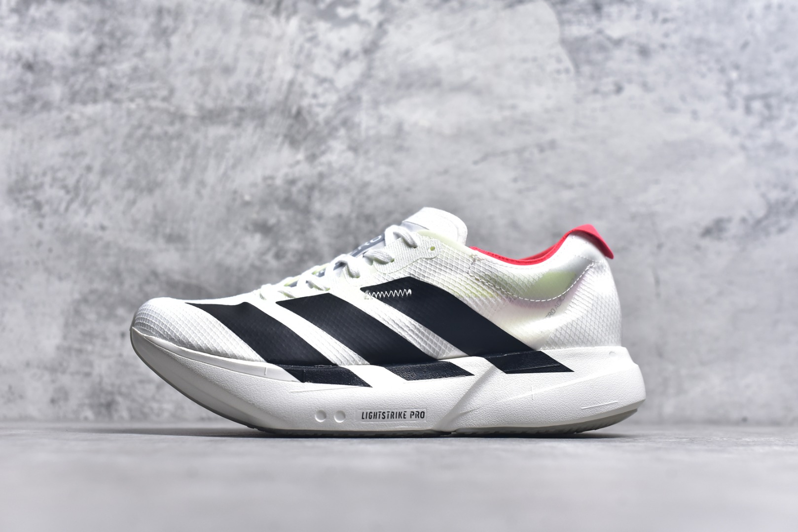 #阿迪达斯 AD Adizero Eva SL M 运动舒适防滑耐磨 低帮跑步鞋 阿迪达斯革新力作!「破纪录轻跑鞋」adiZero Adios Pro EVO 极致轻盈的Lightweight Upper设计,带来近乎裸足的舒适体验。中底采用尖端科技，Lightstrike Pro材料经过精细调校，实现卓越缓震与轻量化的完美结合。 尺码：36-45-选品中心