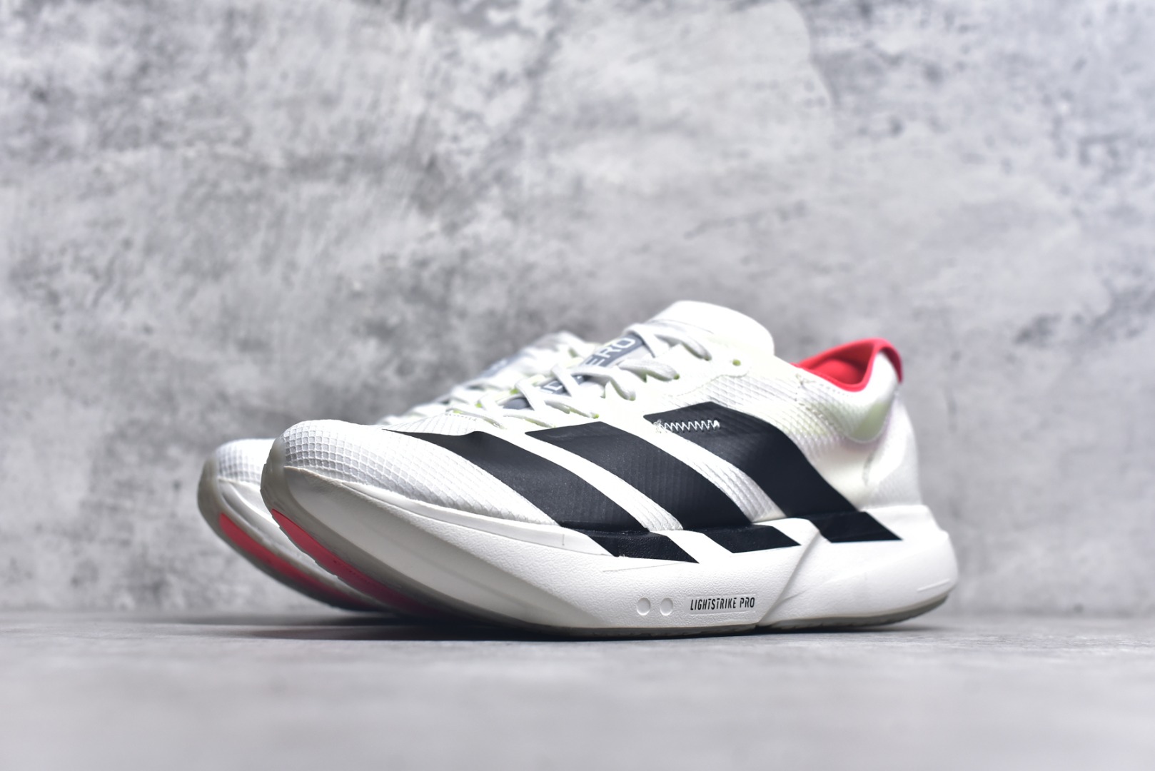 图片[2]-#阿迪达斯 AD Adizero Eva SL M 运动舒适防滑耐磨 低帮跑步鞋 阿迪达斯革新力作!「破纪录轻跑鞋」adiZero Adios Pro EVO 极致轻盈的Lightweight Upper设计,带来近乎裸足的舒适体验。中底采用尖端科技，Lightstrike Pro材料经过精细调校，实现卓越缓震与轻量化的完美结合。 尺码：36-45-选品中心