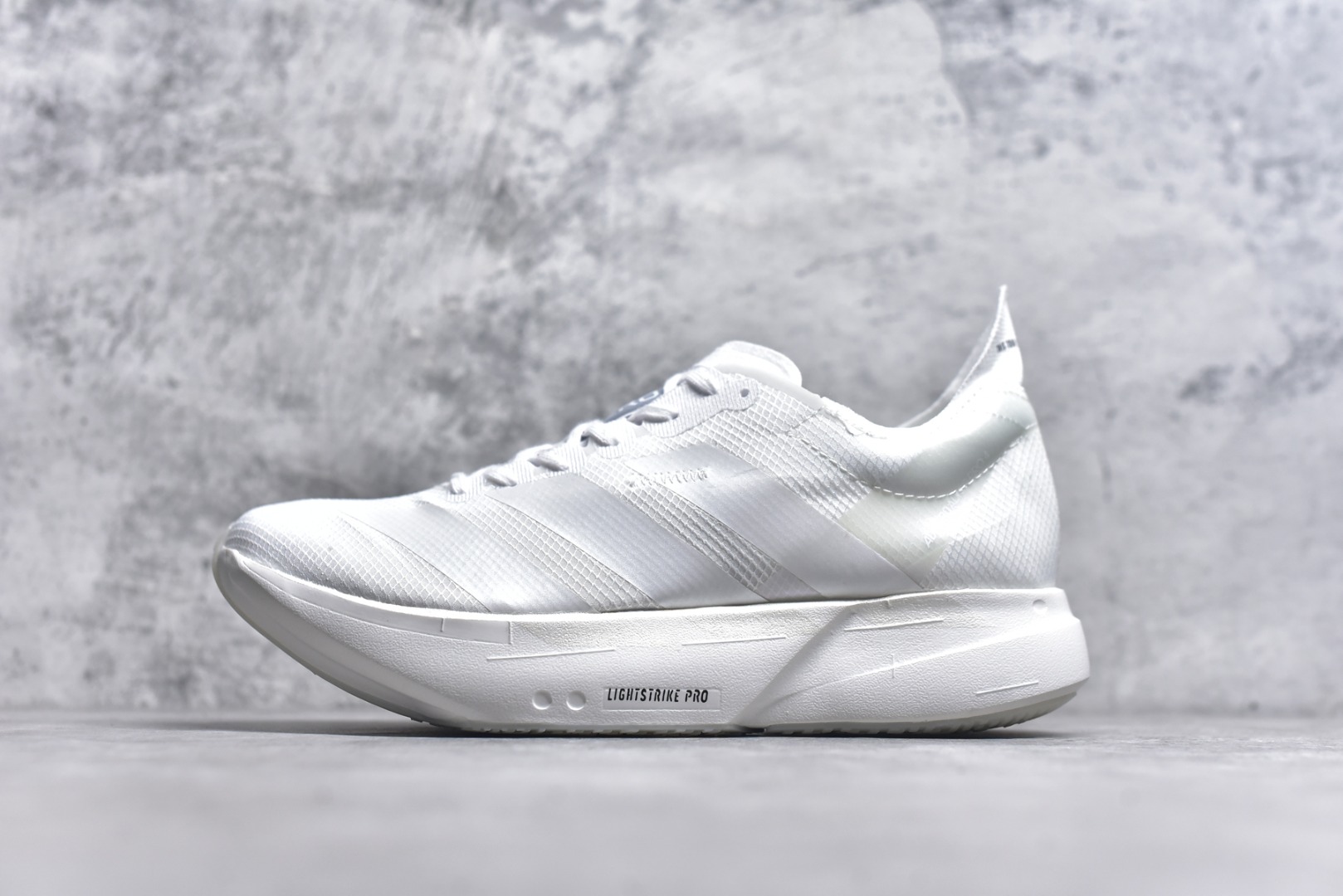 #阿迪达斯 AD Adizero Eva SL M 运动舒适防滑耐磨 低帮跑步鞋 阿迪达斯革新力作!「破纪录轻跑鞋」adiZero Adios Pro EVO 极致轻盈的Lightweight Upper设计,带来近乎裸足的舒适体验。中底采用尖端科技，Lightstrike Pro材料经过精细调校，实现卓越缓震与轻量化的完美结合。 尺码：36-45-选品中心