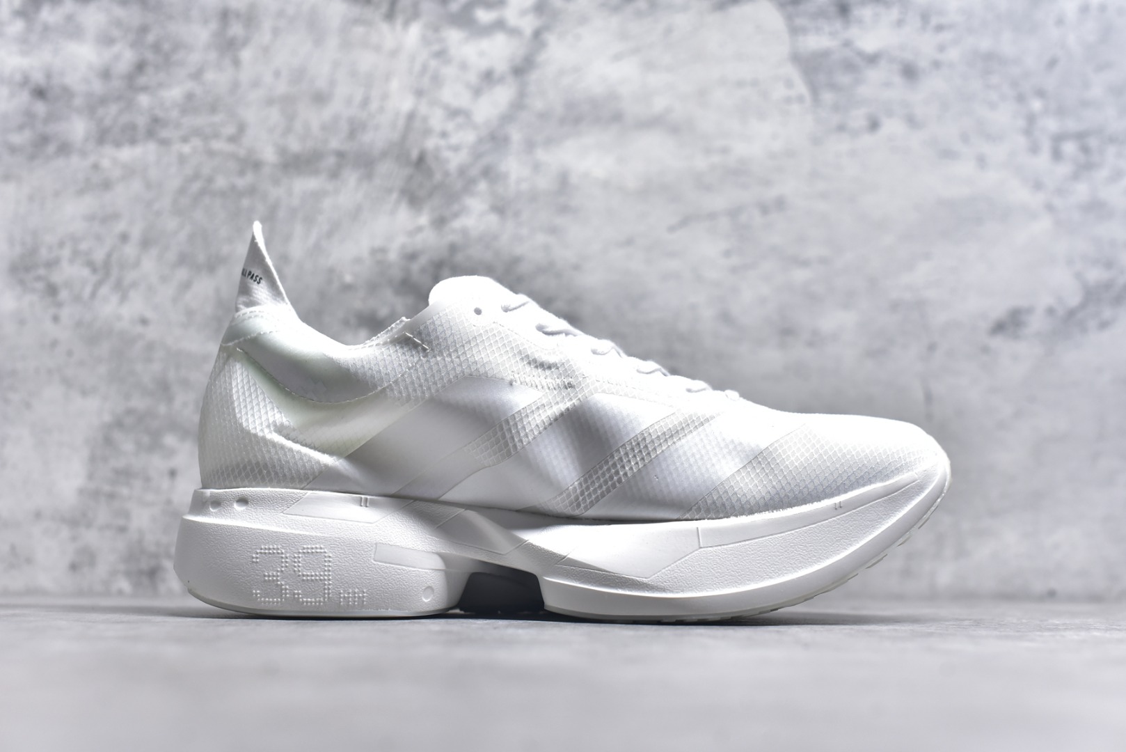 图片[3]-#阿迪达斯 AD Adizero Eva SL M 运动舒适防滑耐磨 低帮跑步鞋 阿迪达斯革新力作!「破纪录轻跑鞋」adiZero Adios Pro EVO 极致轻盈的Lightweight Upper设计,带来近乎裸足的舒适体验。中底采用尖端科技，Lightstrike Pro材料经过精细调校，实现卓越缓震与轻量化的完美结合。 尺码：36-45-选品中心