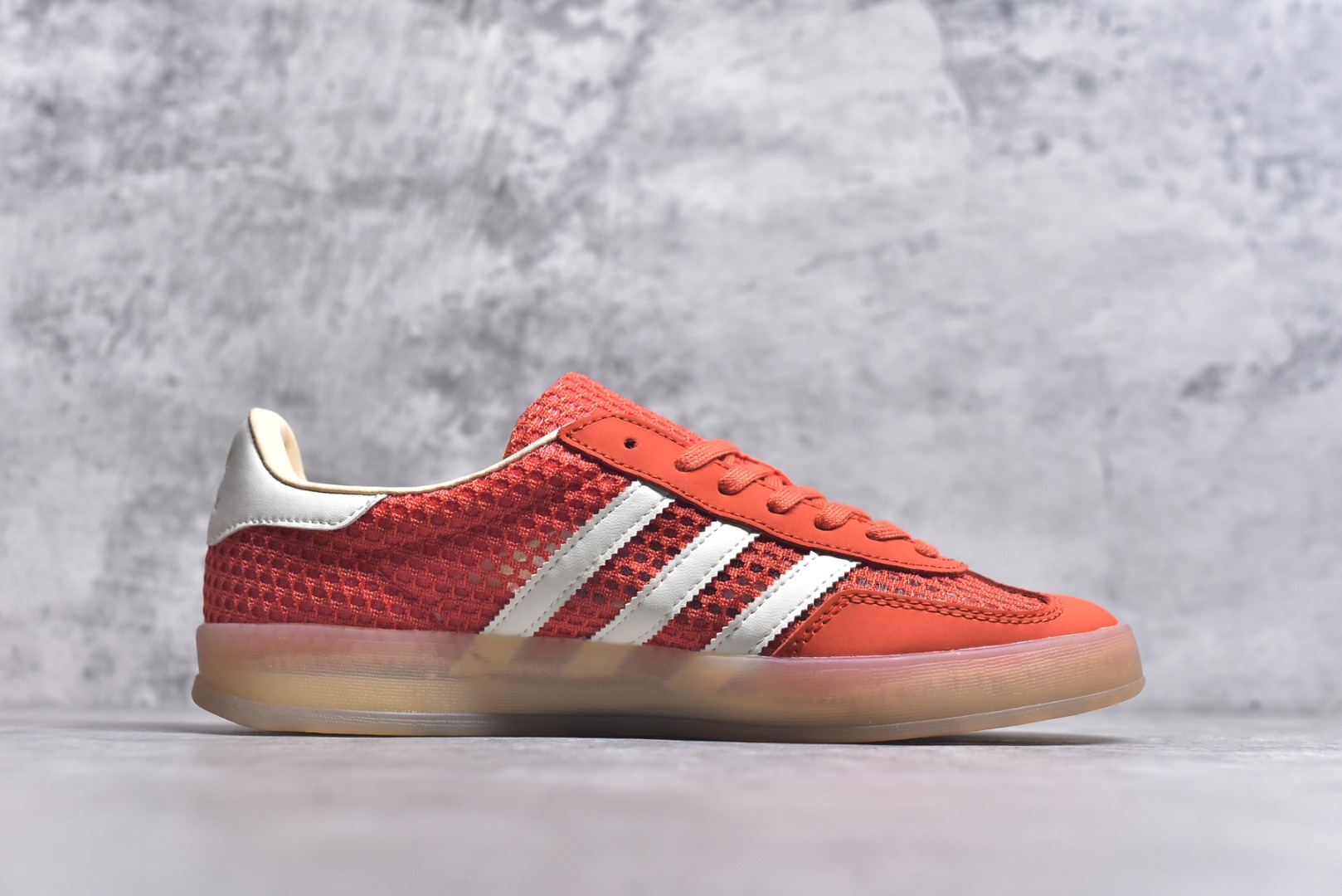 图片[3]-#AD Gazelle Indoor Trainers 羚羊内训系列低帮复古百搭休闲运动德训风板鞋 JS0713 90年代经典的复刻版！自60年代以足球训练鞋面世以来,Gazelle就以其经典设计席卷全球。1991年版本的复刻,再造经典Gazelle。采用皮革打造,搭配浊色细节,让这款经典更加简约。尺码：35.5-45-选品中心