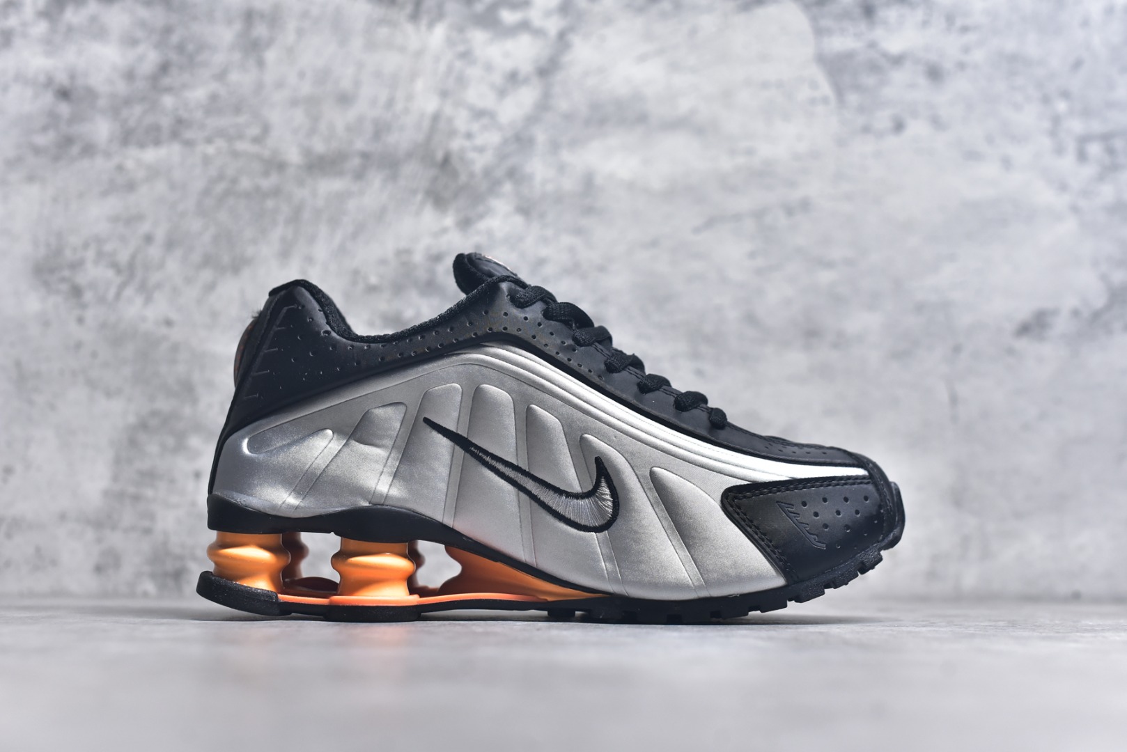 图片[3]-#NIKE SHOX R4系列 耐克 低帮运动休闲气垫运动鞋货号：HQ1988-003 尺码：36 36.5 37.5 38 38.5 39 40 40.5 41 42 42.5 43 44 45-选品中心