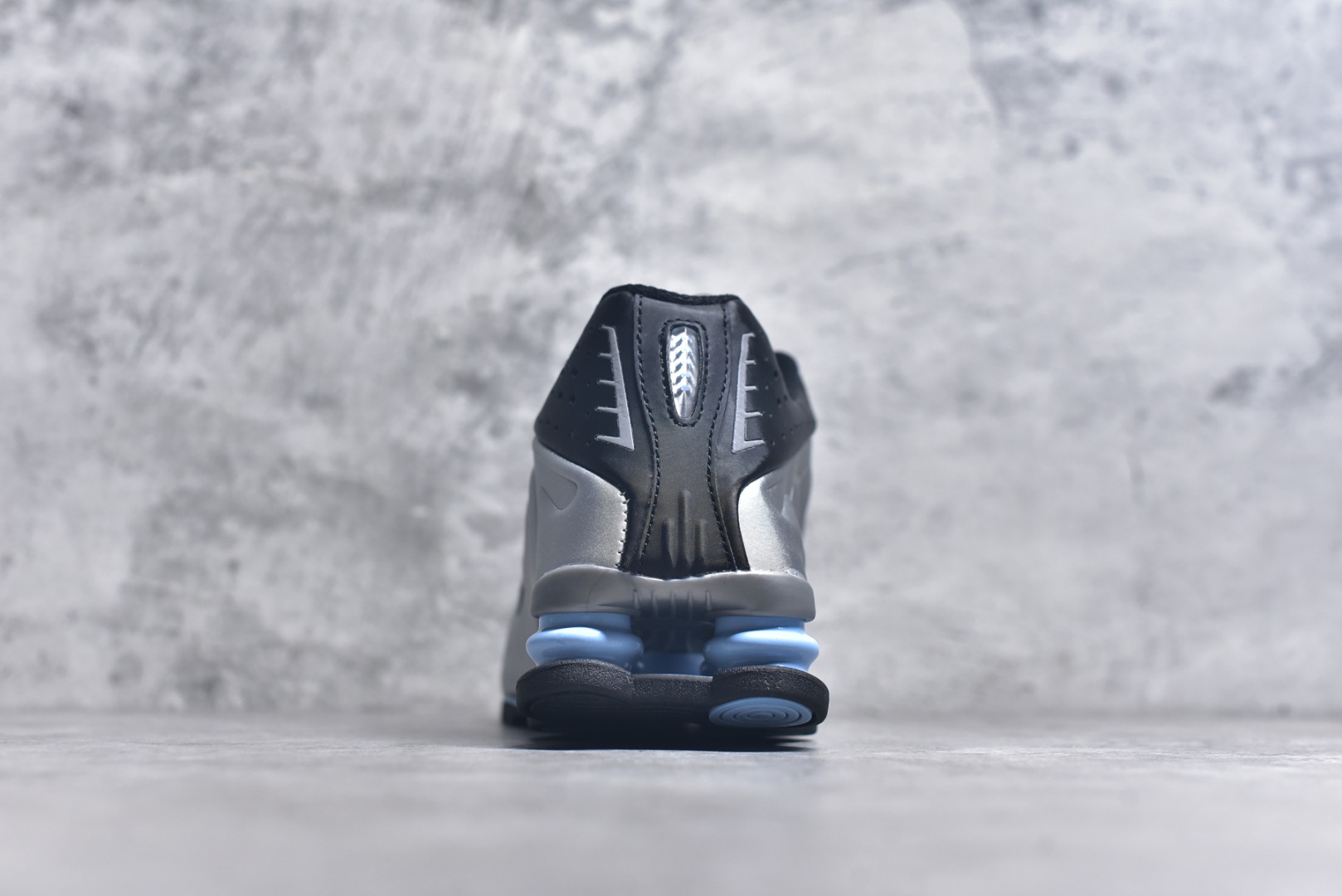 图片[5]-#Nike Shox R4 高科技专利气柱弹簧跑步鞋 子弹 文斯卡特 原厂材质 随意对比任何版本 货号：CW2626 004 尺码：36 36.5 37 38 38.5 39 40 40.5 41 42 42.5 43 44 45-选品中心